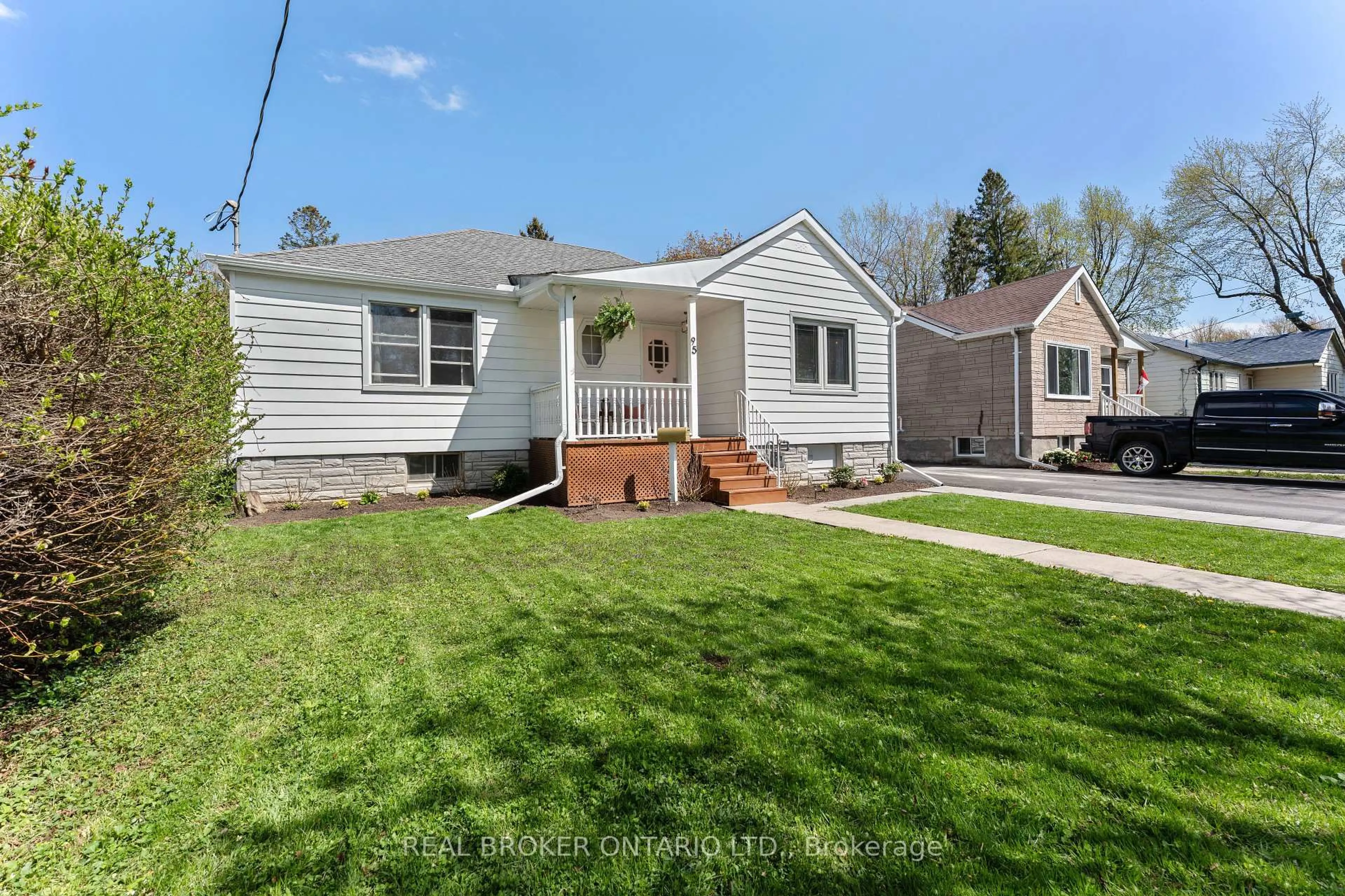 Home with vinyl exterior material, street for 95 Cameron St, Kingston Ontario K7K 4R9