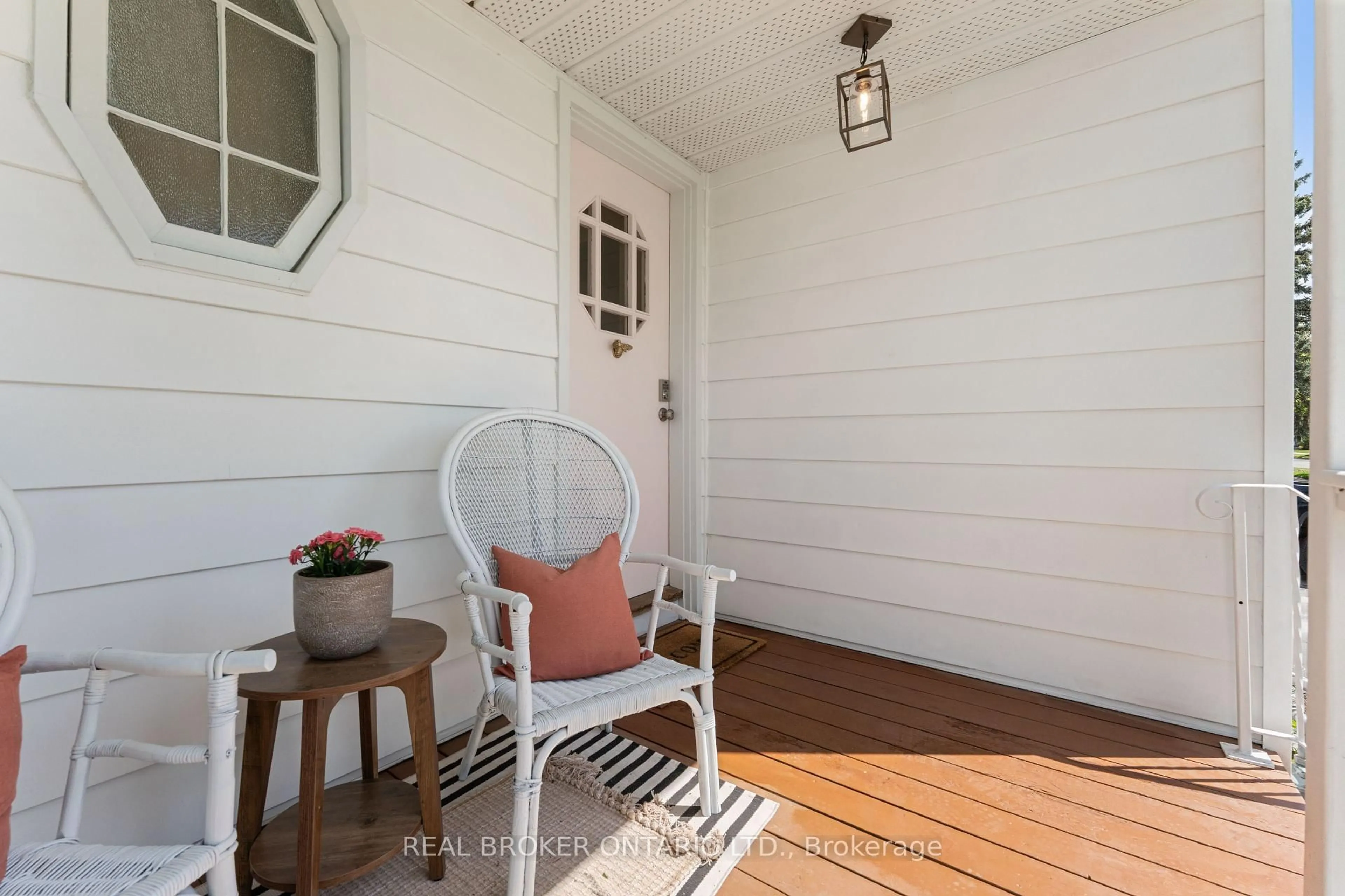 Indoor entryway for 95 Cameron St, Kingston Ontario K7K 4R9