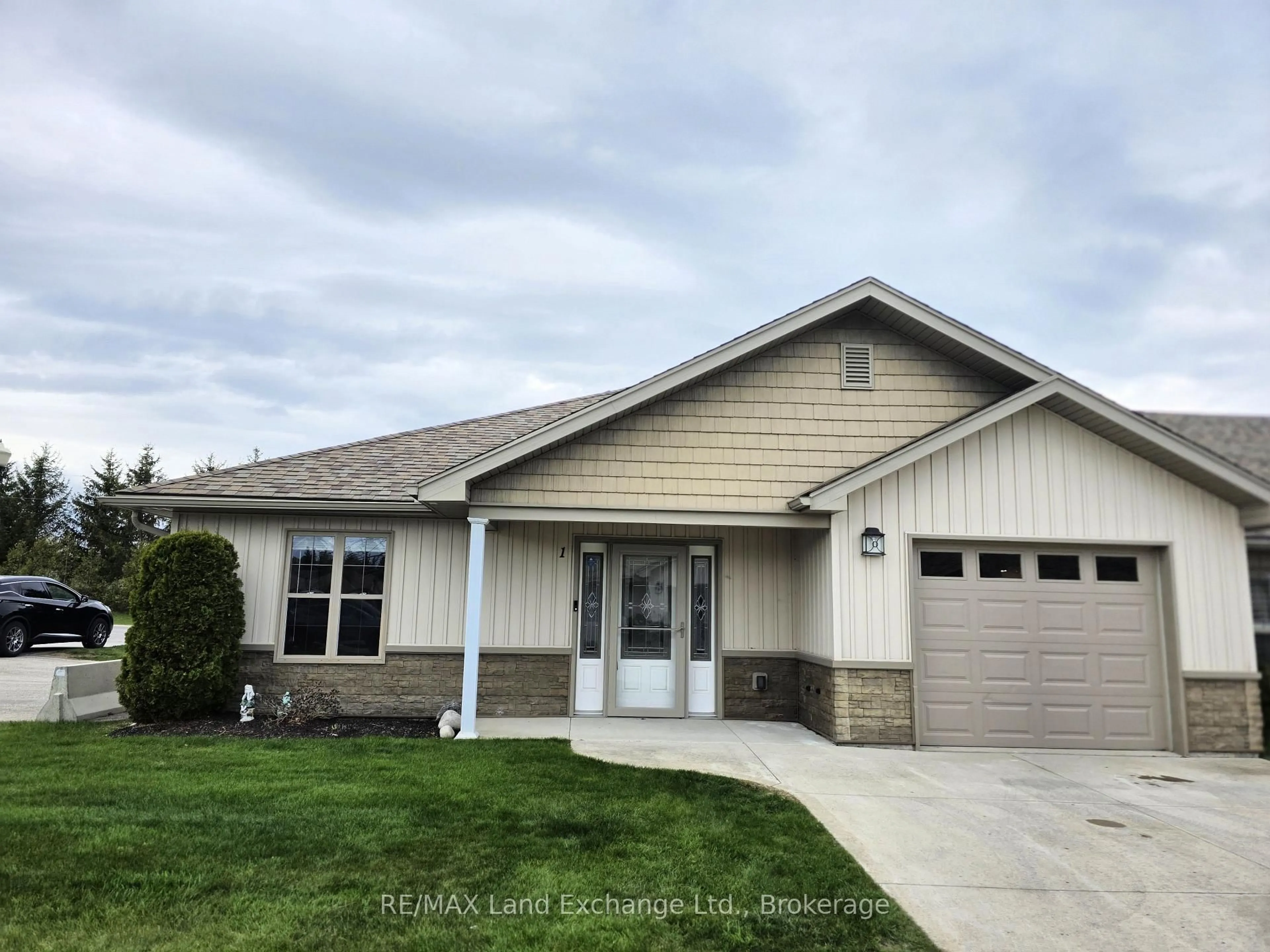 Home with vinyl exterior material, street for 264 Saratoga Rd #1, Kincardine Ontario N2Z 0C8