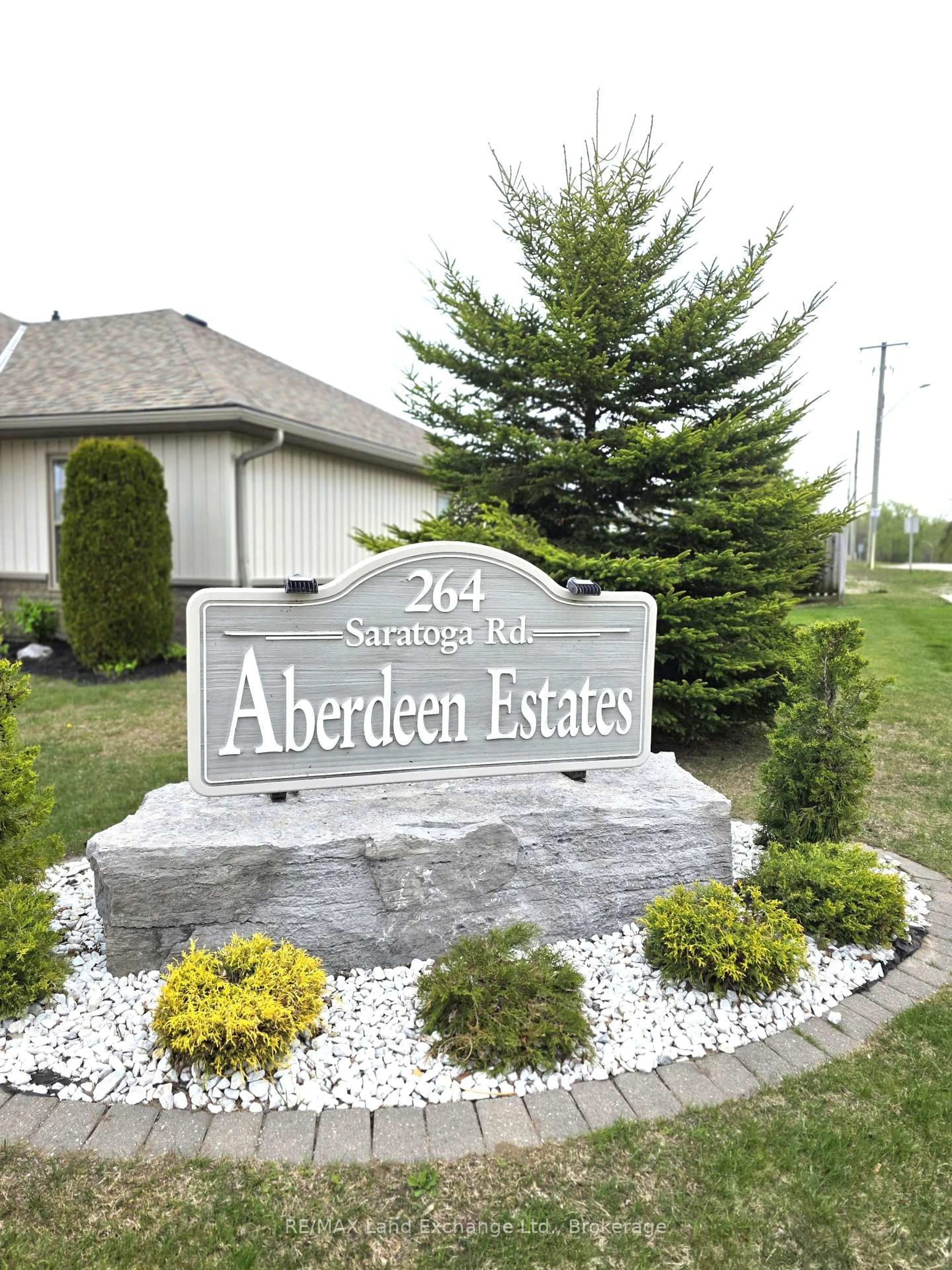 Indoor foyer for 264 Saratoga Rd #1, Kincardine Ontario N2Z 0C8