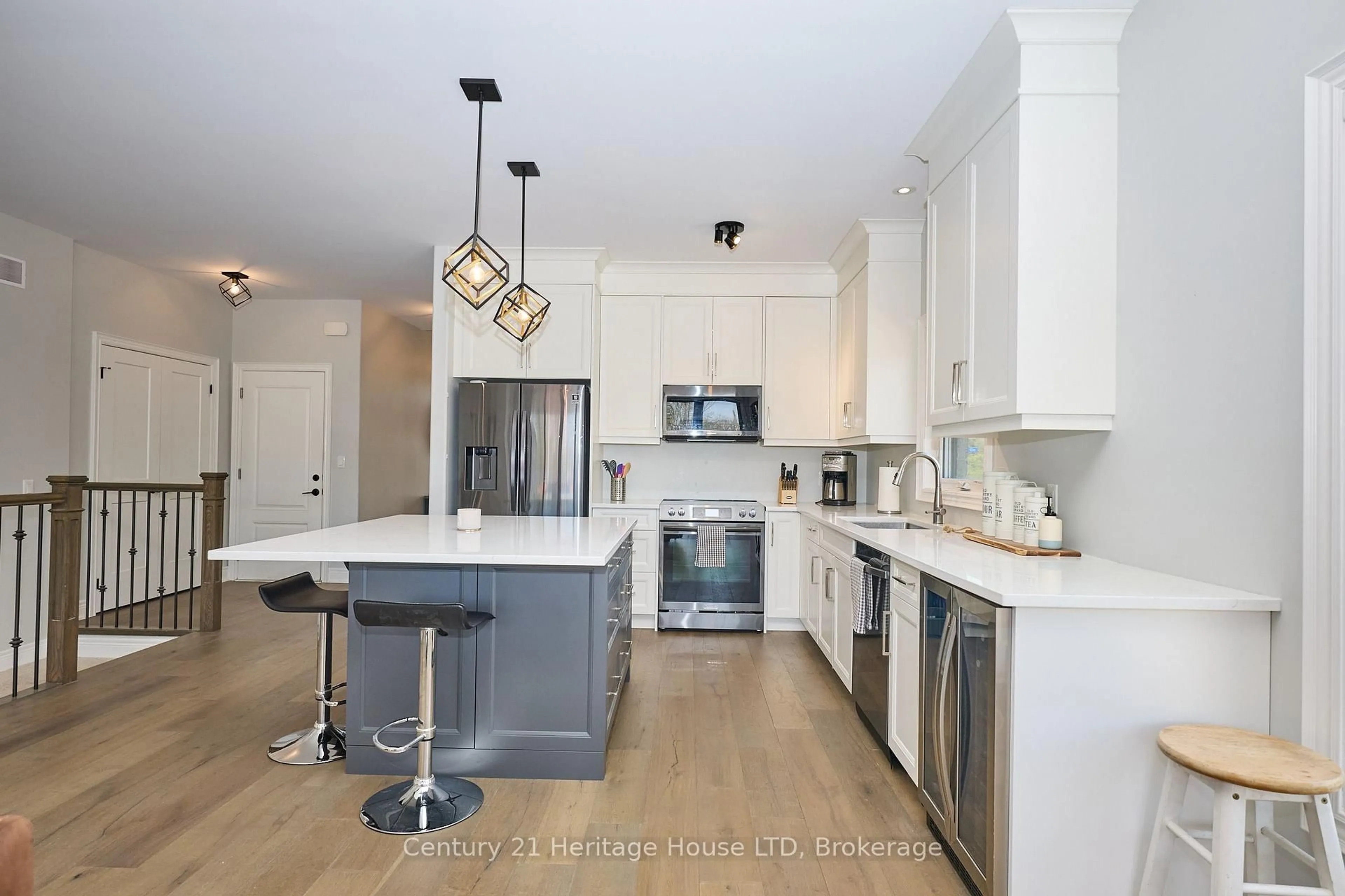 Open concept kitchen, unknown for 1050 Kettle Crt, Fort Erie Ontario L2A 0E7
