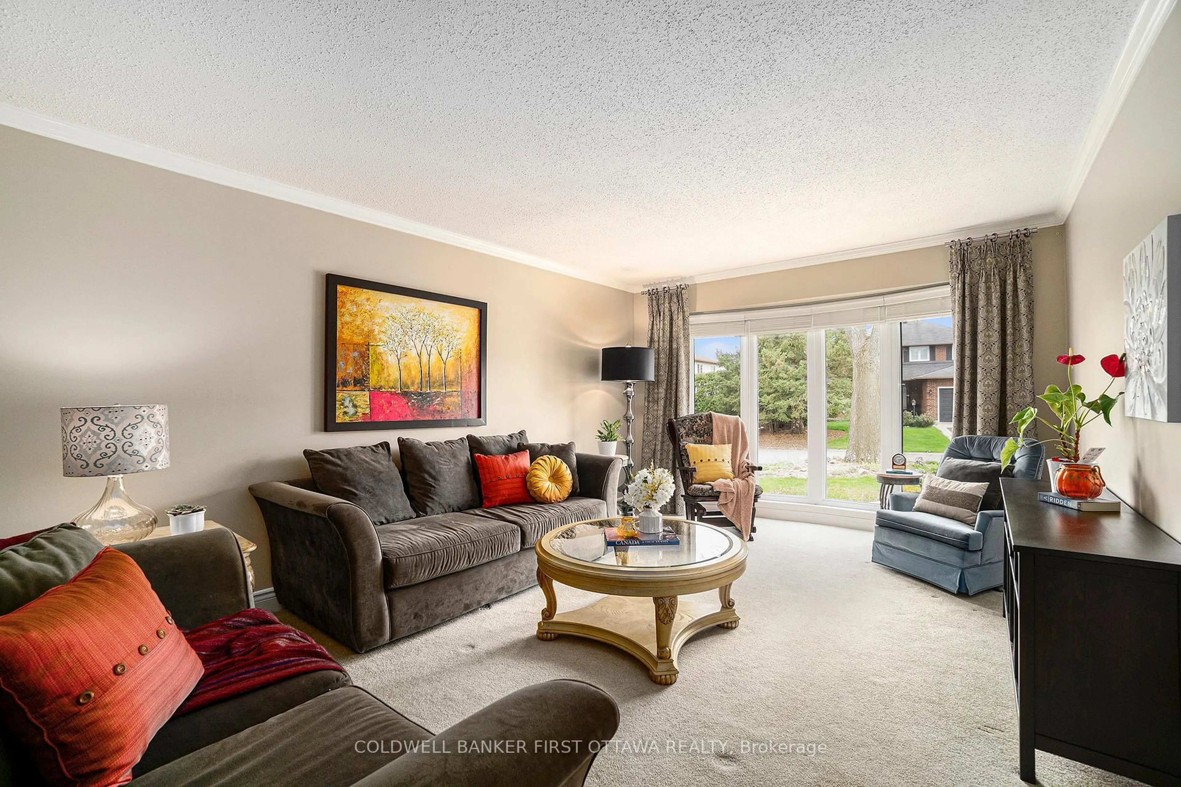 Living room with furniture, unknown for 827 Acadian Gdns, Ottawa Ontario K1C 2V7