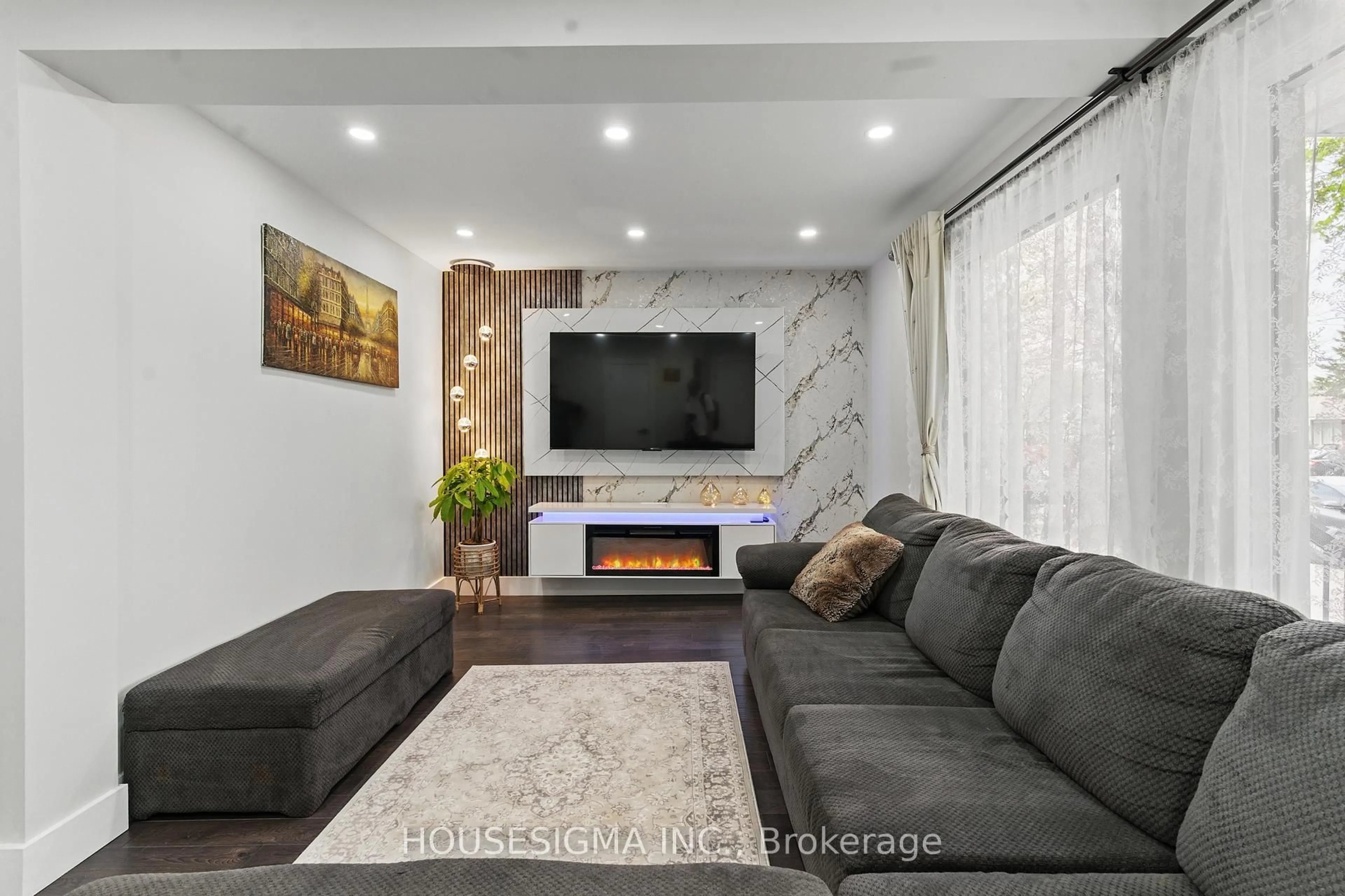 Living room with furniture, unknown for 77 Mildred Ave, St. Catharines Ontario L2R 6J4