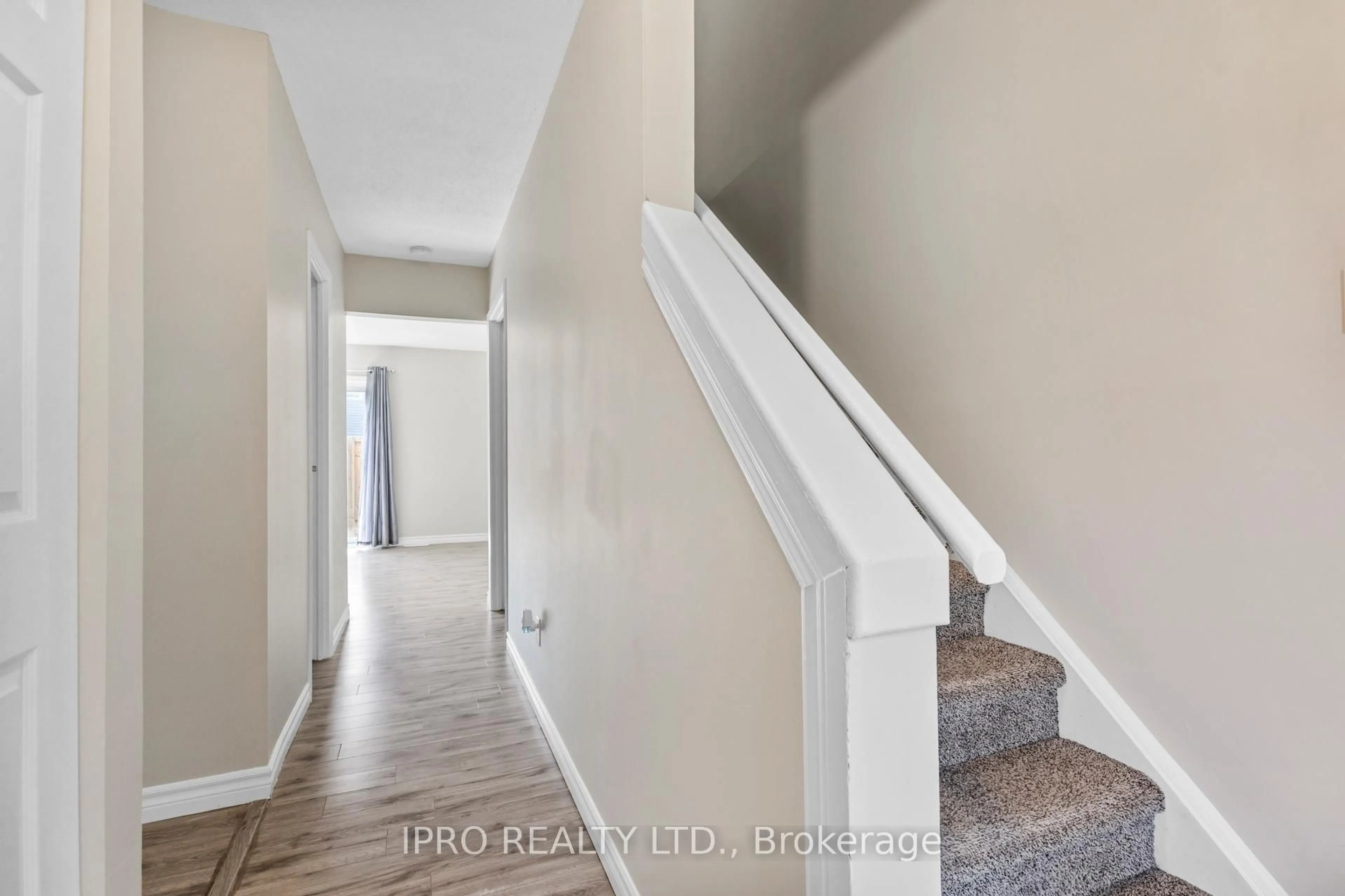 Indoor entryway for 470 Second St #32, London East Ontario N5V 3X4