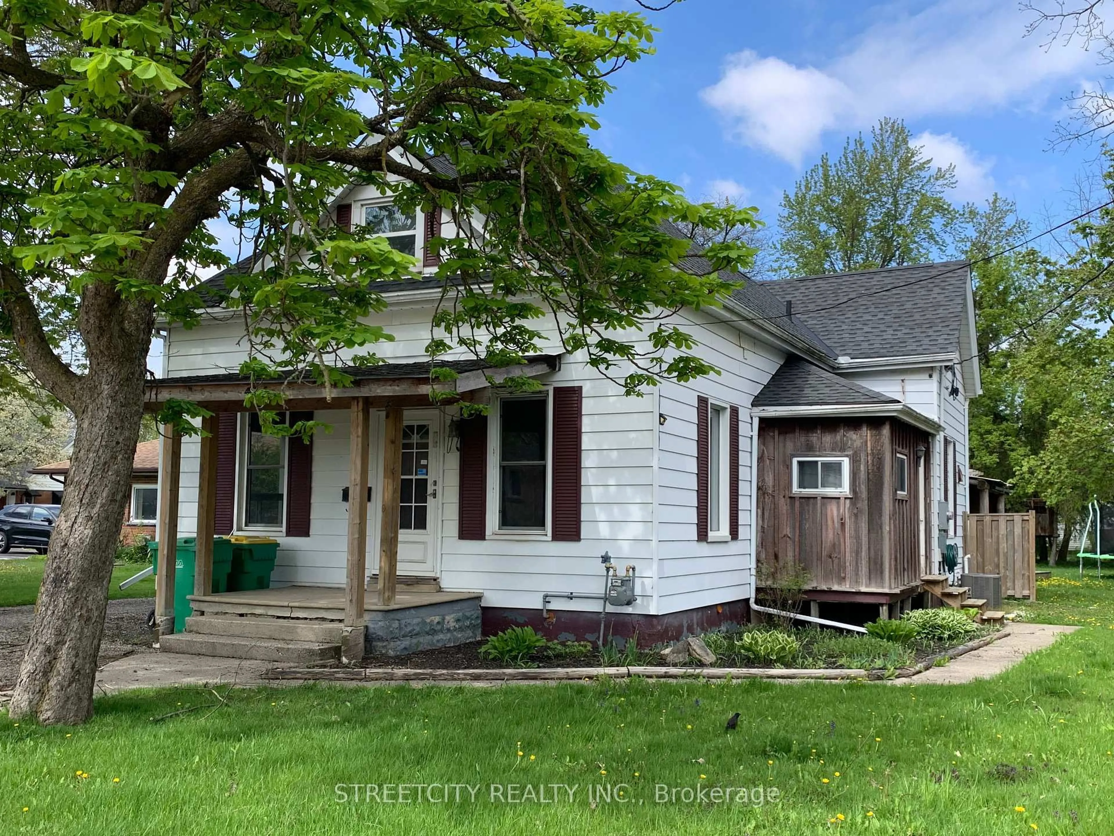 A pic from outside/outdoor area/front of a property/back of a property/a pic from drone, street for 263 King St, Southwest Middlesex Ontario N0L 1M0