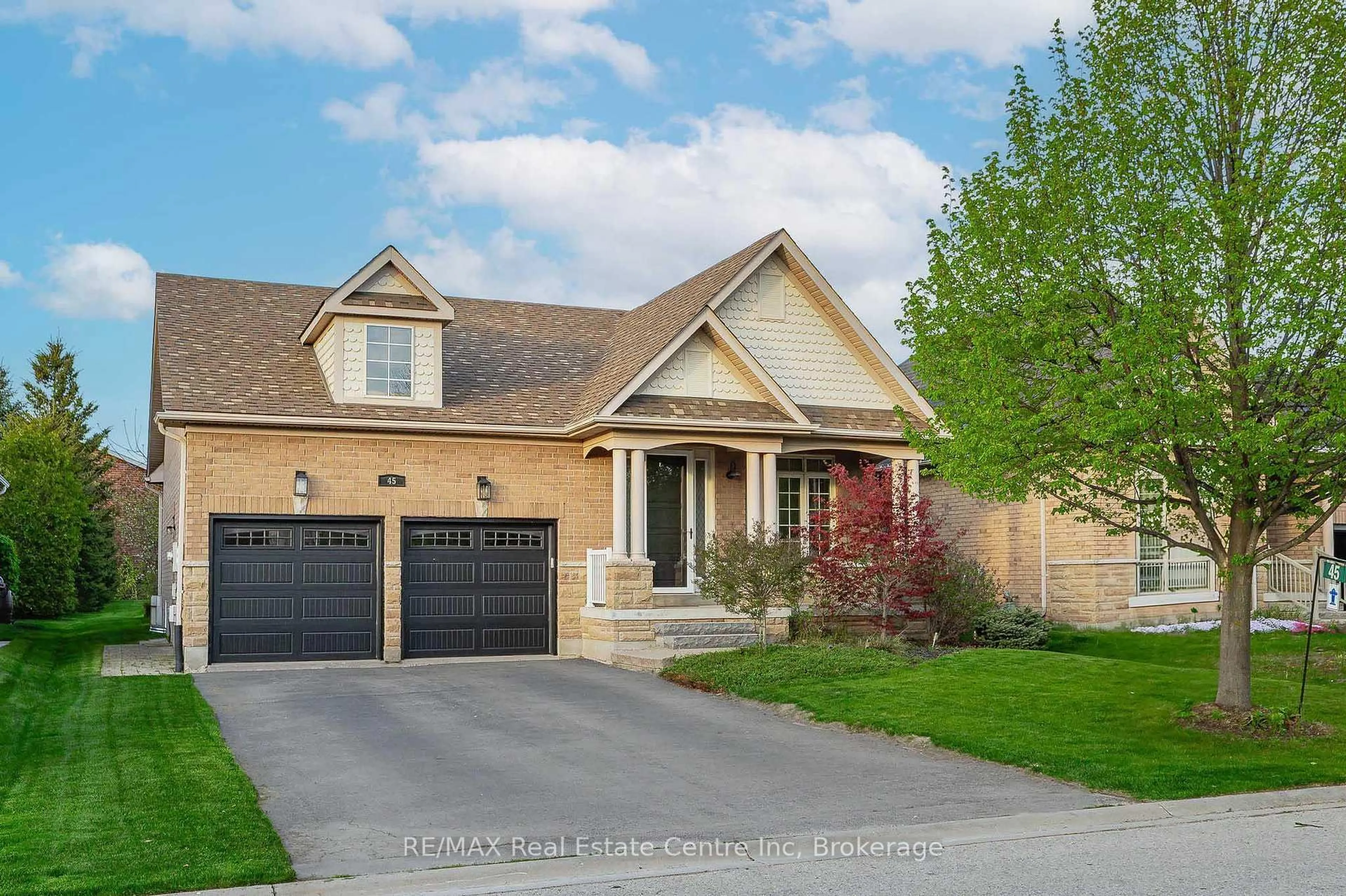 Home with brick exterior material, street for 45 Aberfoyle Mill Cres, Puslinch Ontario N0B 2J0