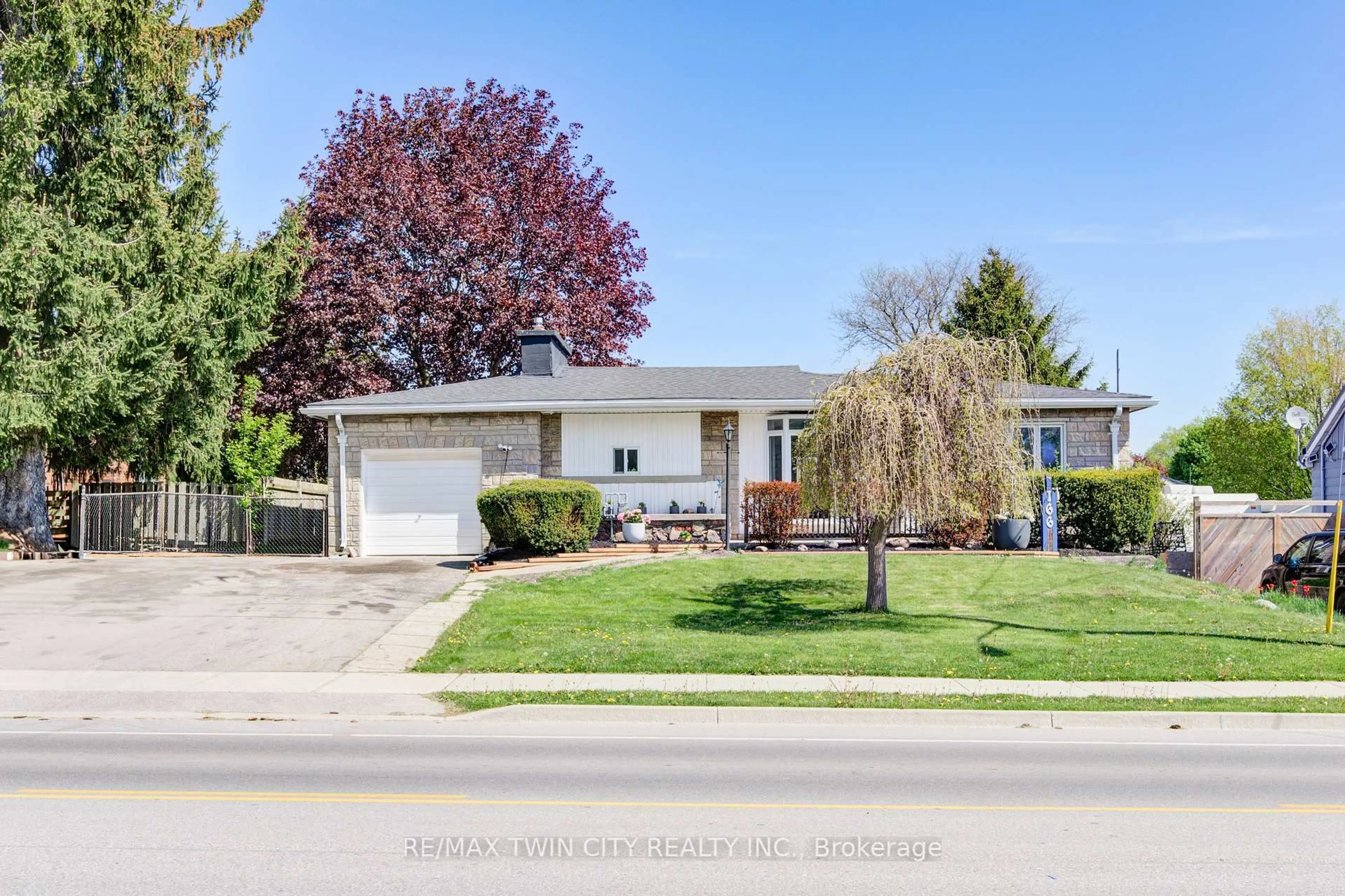 Unknown for 166 Elm St, St. Thomas Ontario N5R 1J3