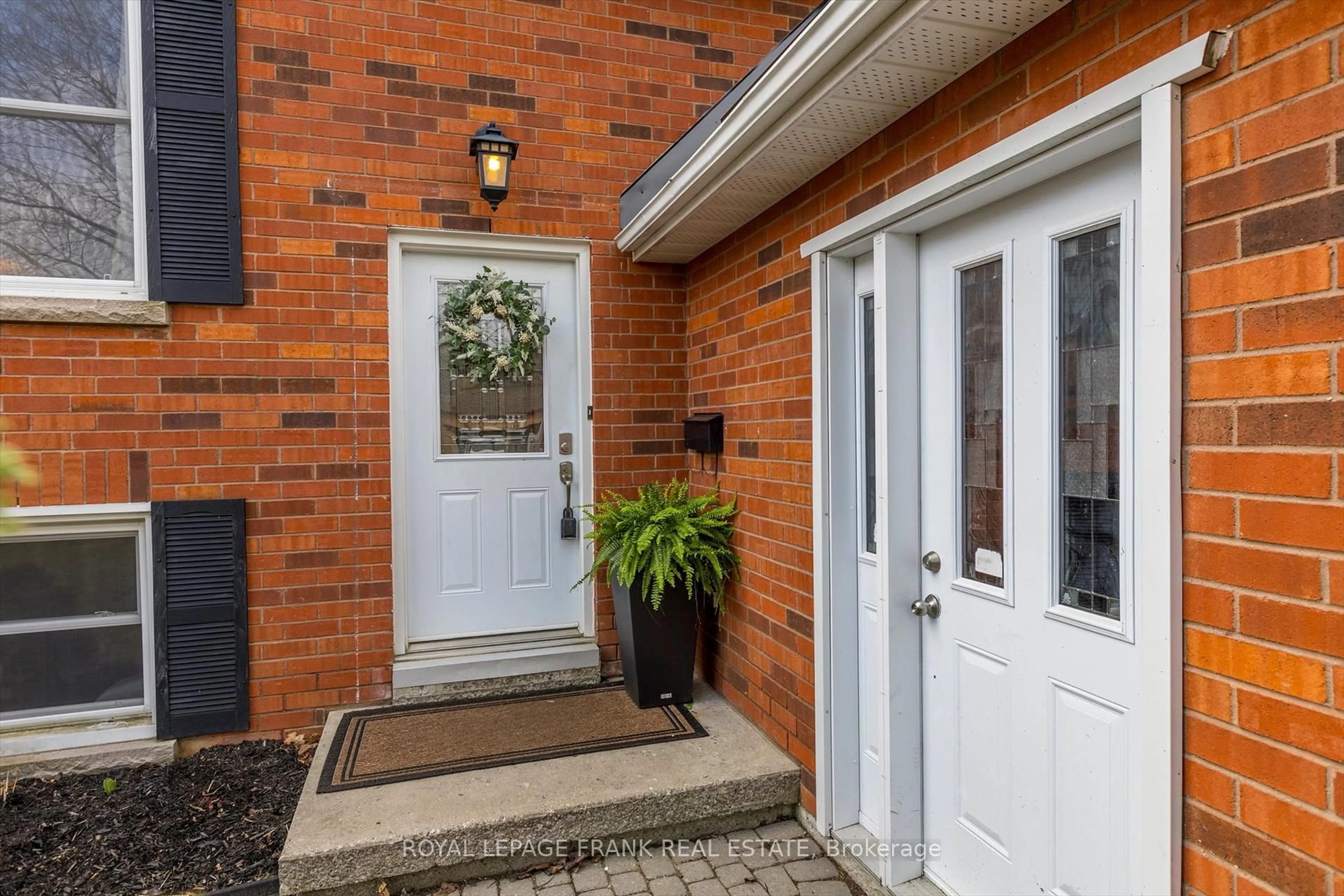 Indoor entryway for 595 Westman Ave, Peterborough West Ontario K9K 2H3