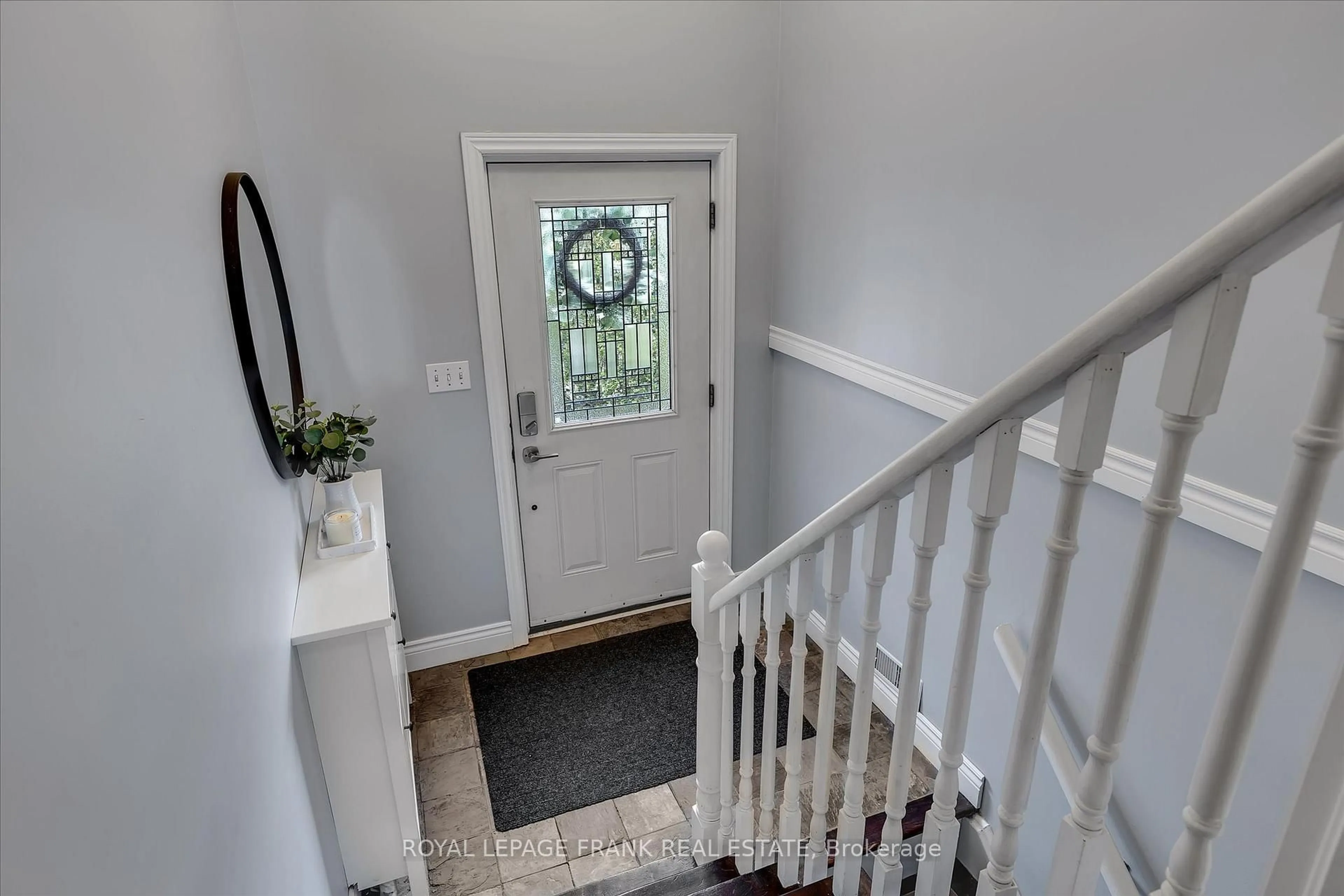 Indoor entryway for 595 Westman Ave, Peterborough West Ontario K9K 2H3