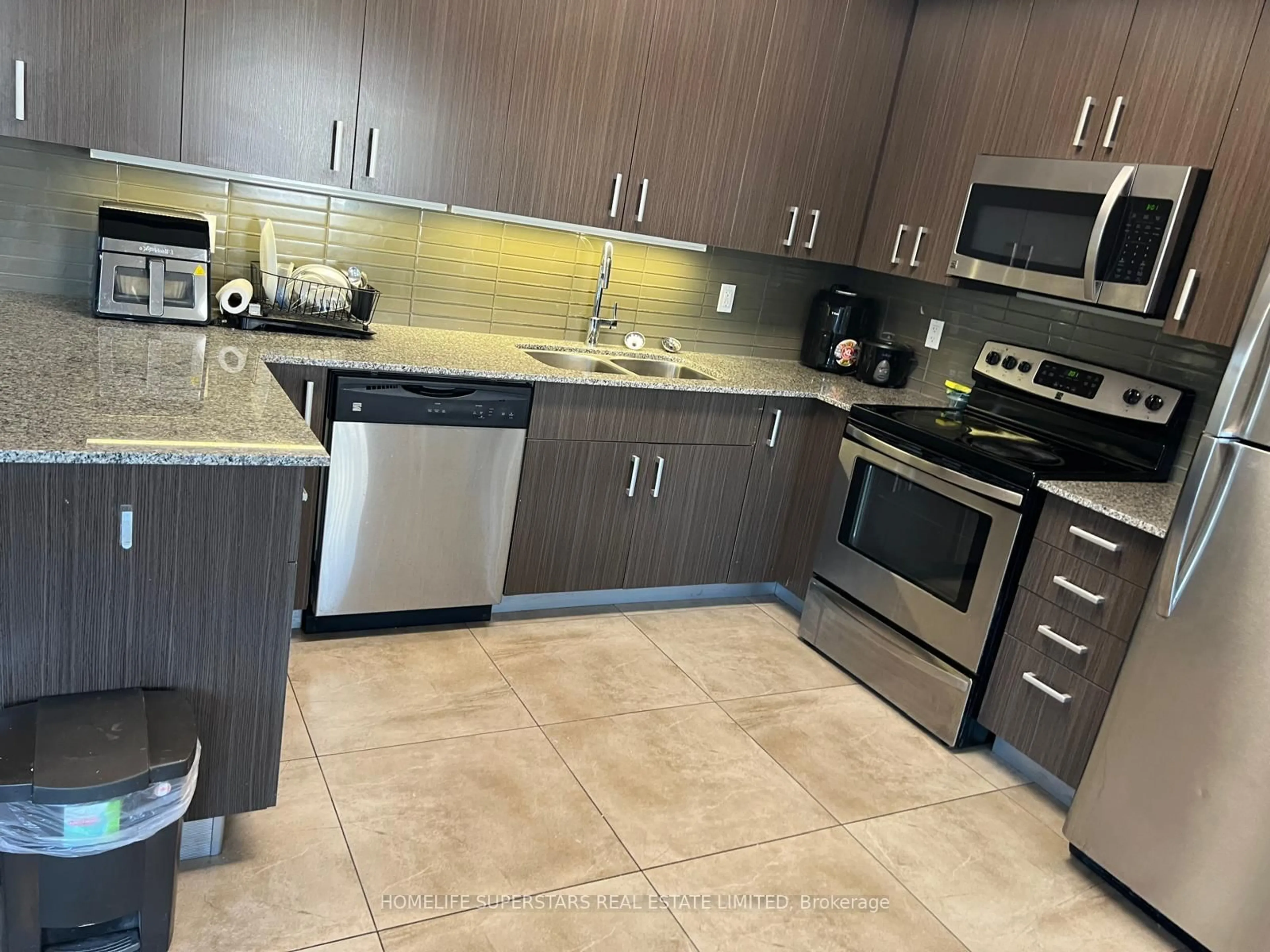 Standard kitchen, ceramic/tile floor for 62 Balsam St #T101, Waterloo Ontario N2L 3H2