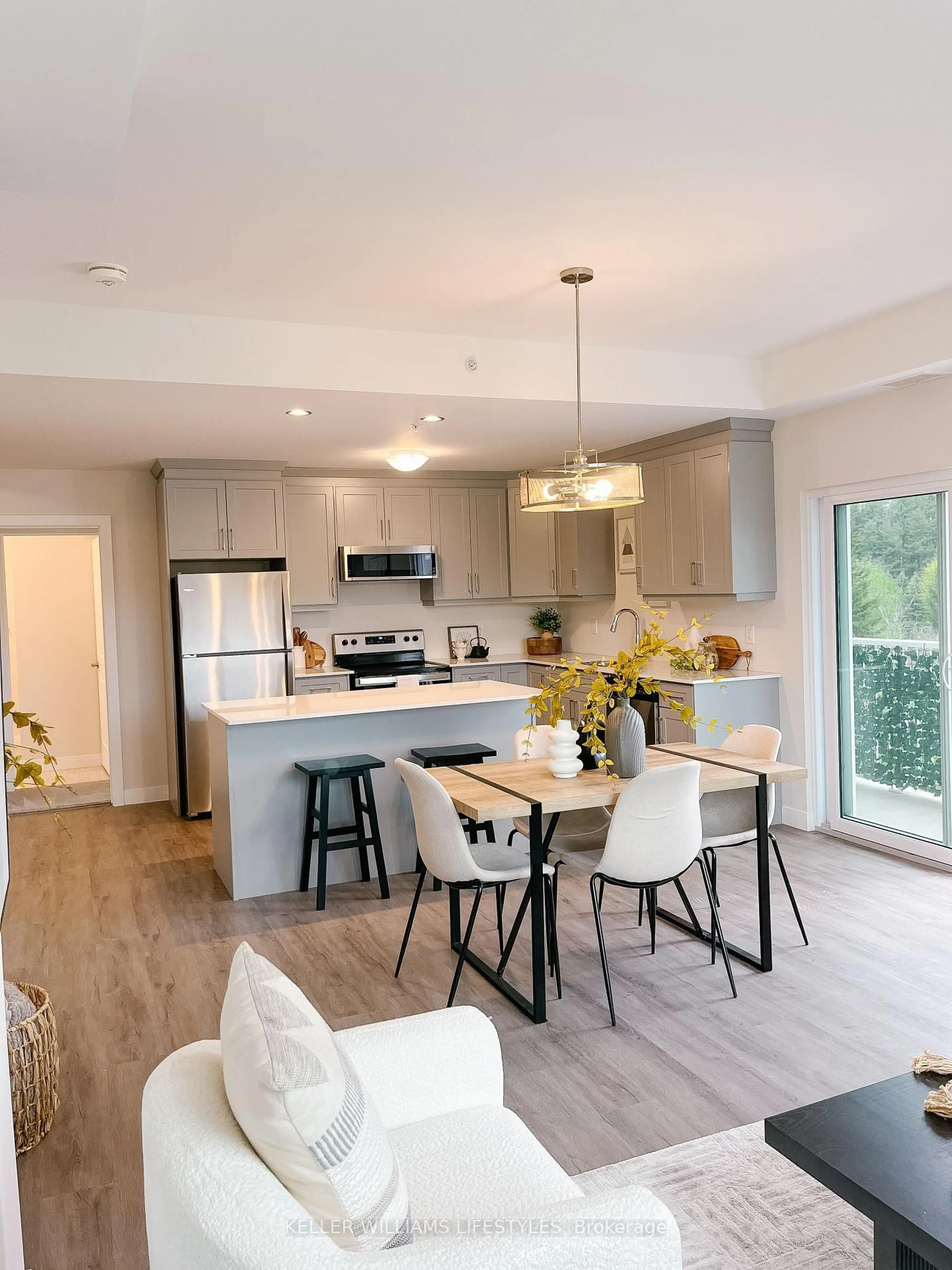 Open concept kitchen, unknown for 100 The Promenade St #316, Central Elgin Ontario N5L 0B7