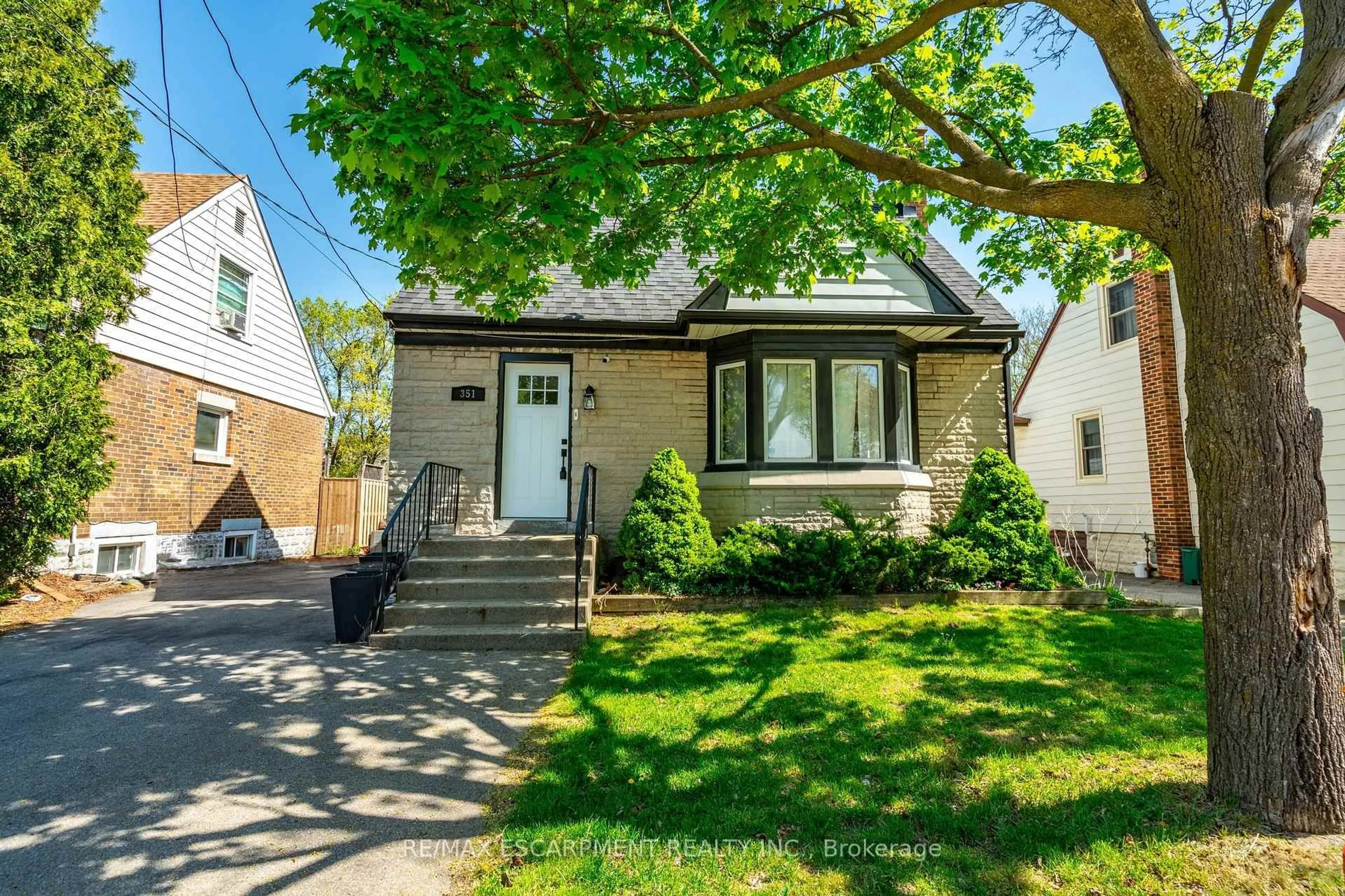 Home with vinyl exterior material, street for 351 Queensdale Ave, Hamilton Ontario L9A 1L5