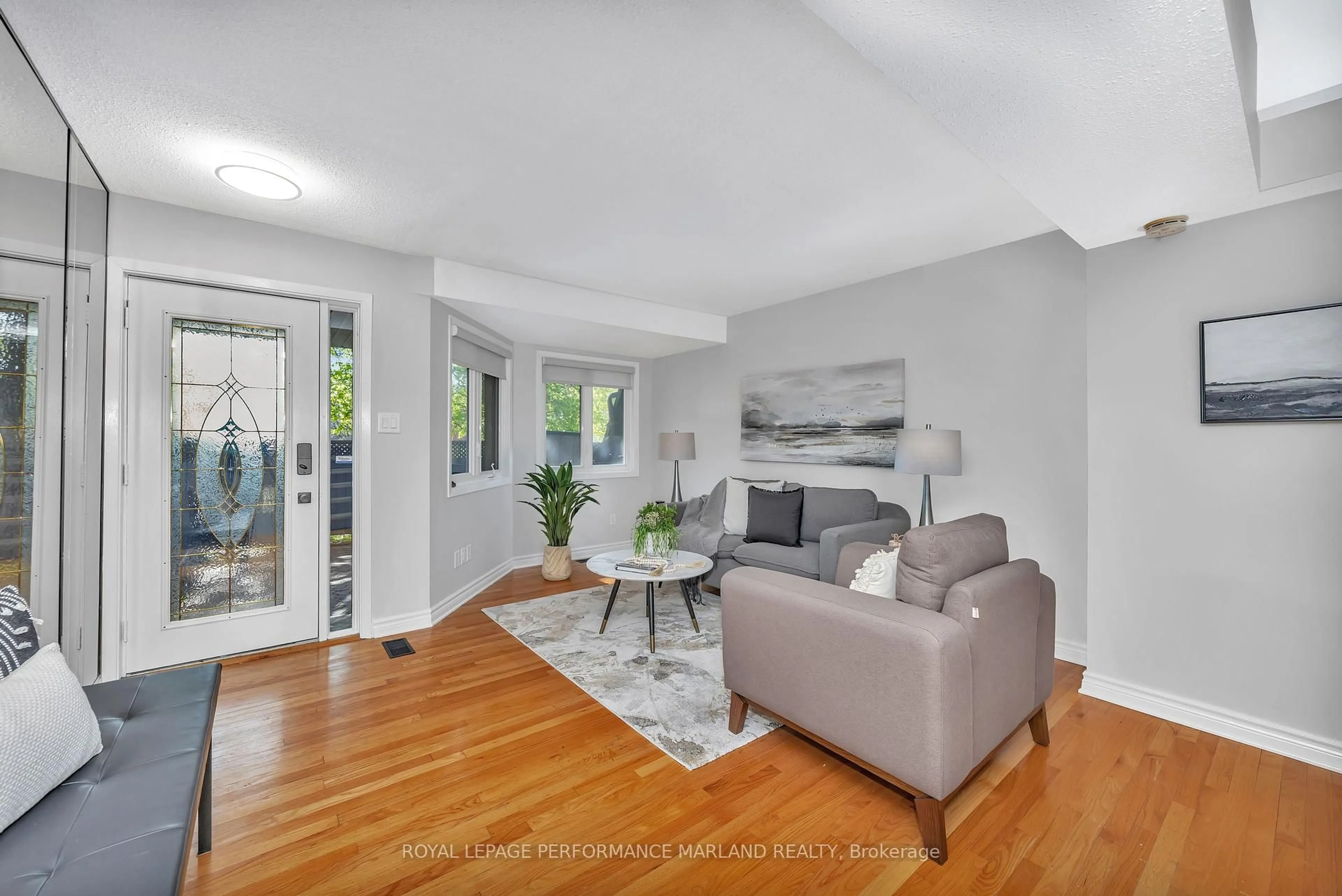 Living room with furniture, unknown for 27 Preston St, Ottawa Ontario K1R 7V6