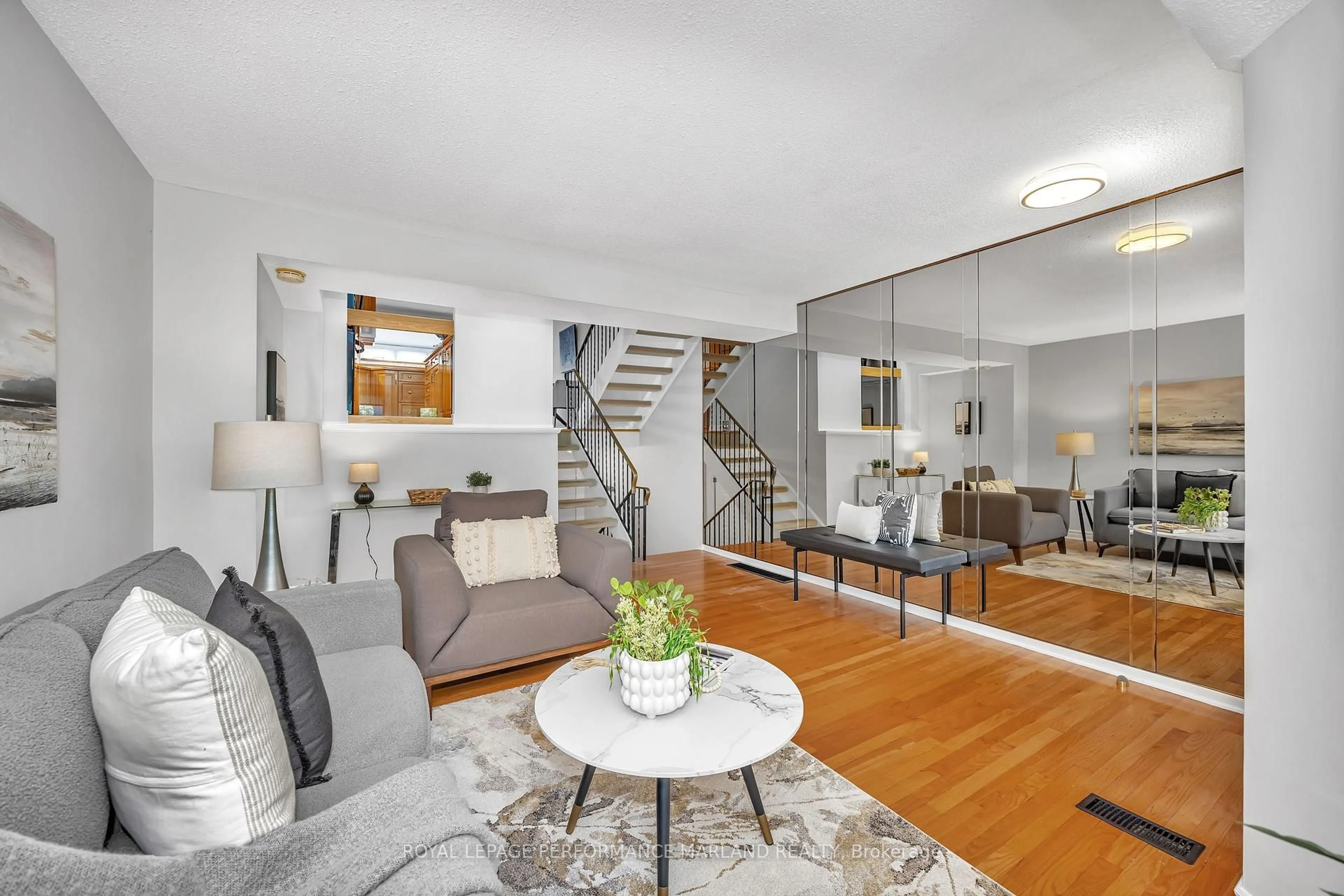 Living room with furniture, unknown for 27 Preston St, Ottawa Ontario K1R 7V6