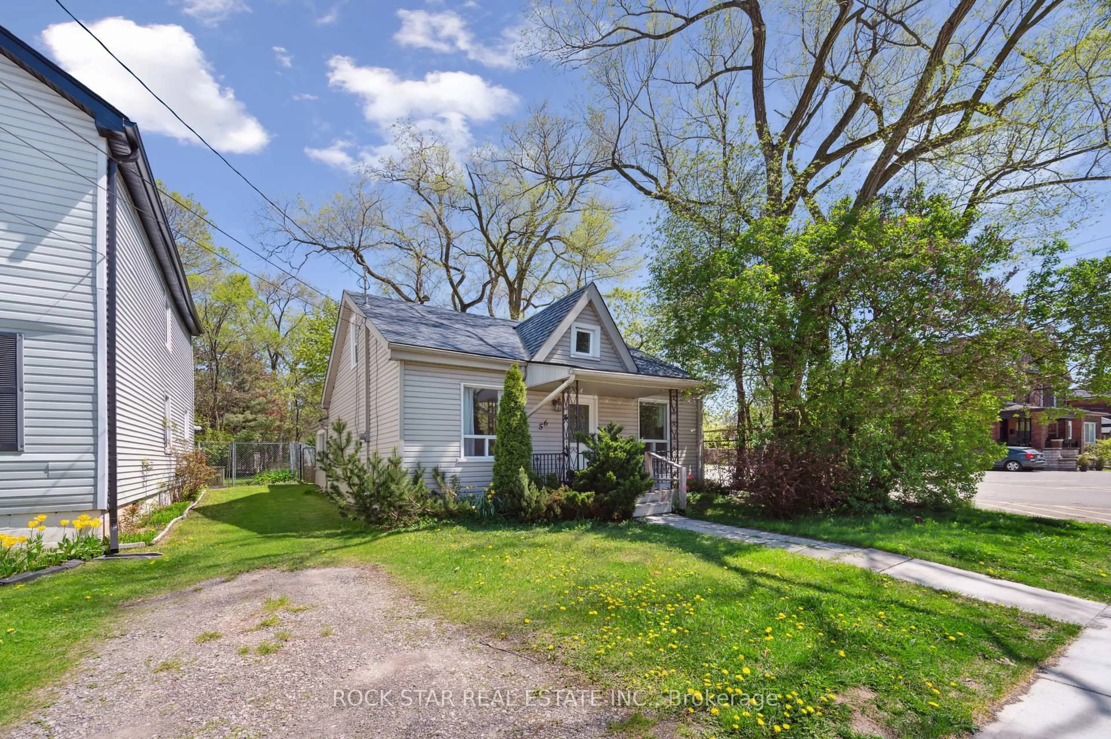 A pic from outside/outdoor area/front of a property/back of a property/a pic from drone, street for 56 Breadalbane St, Hamilton Ontario L8R 3G1