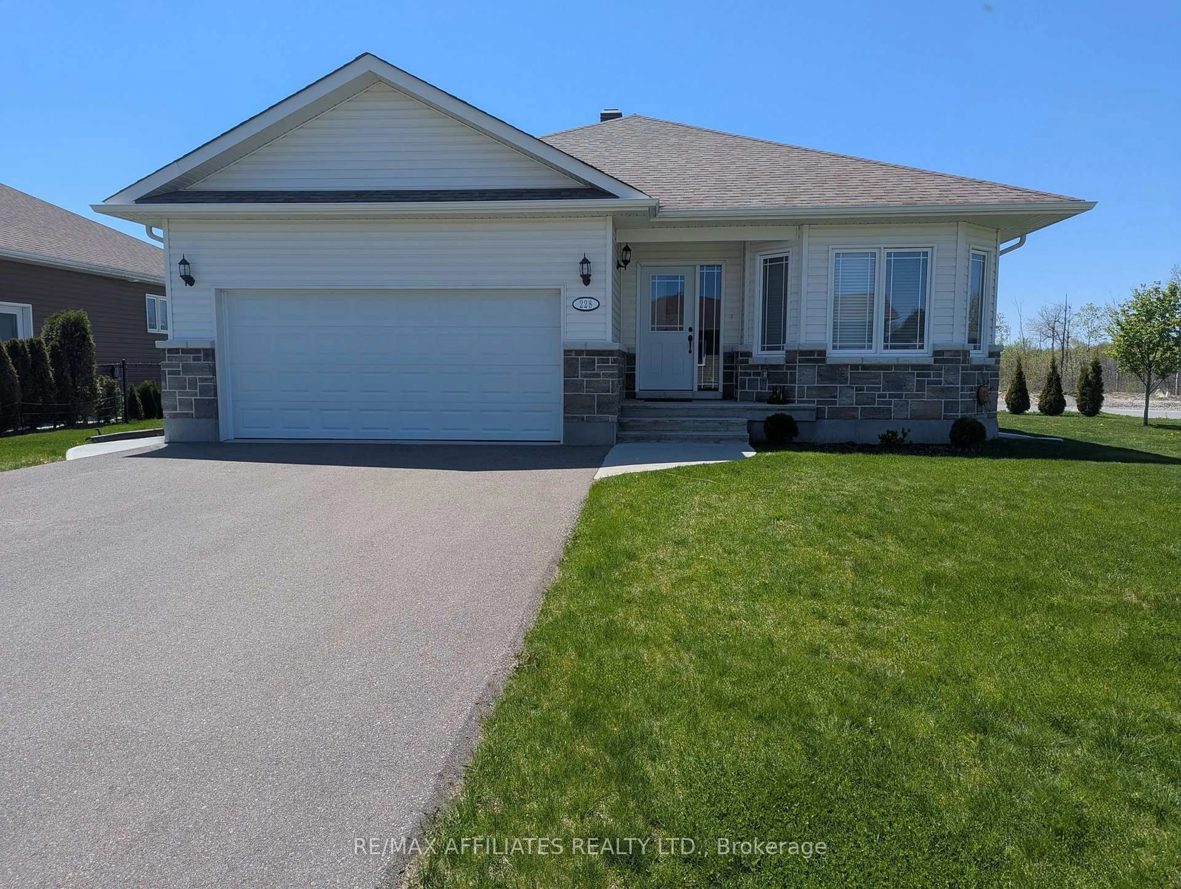 Home with vinyl exterior material, street for 228 Wood Ave, Smith Falls Ontario K7A 5G8