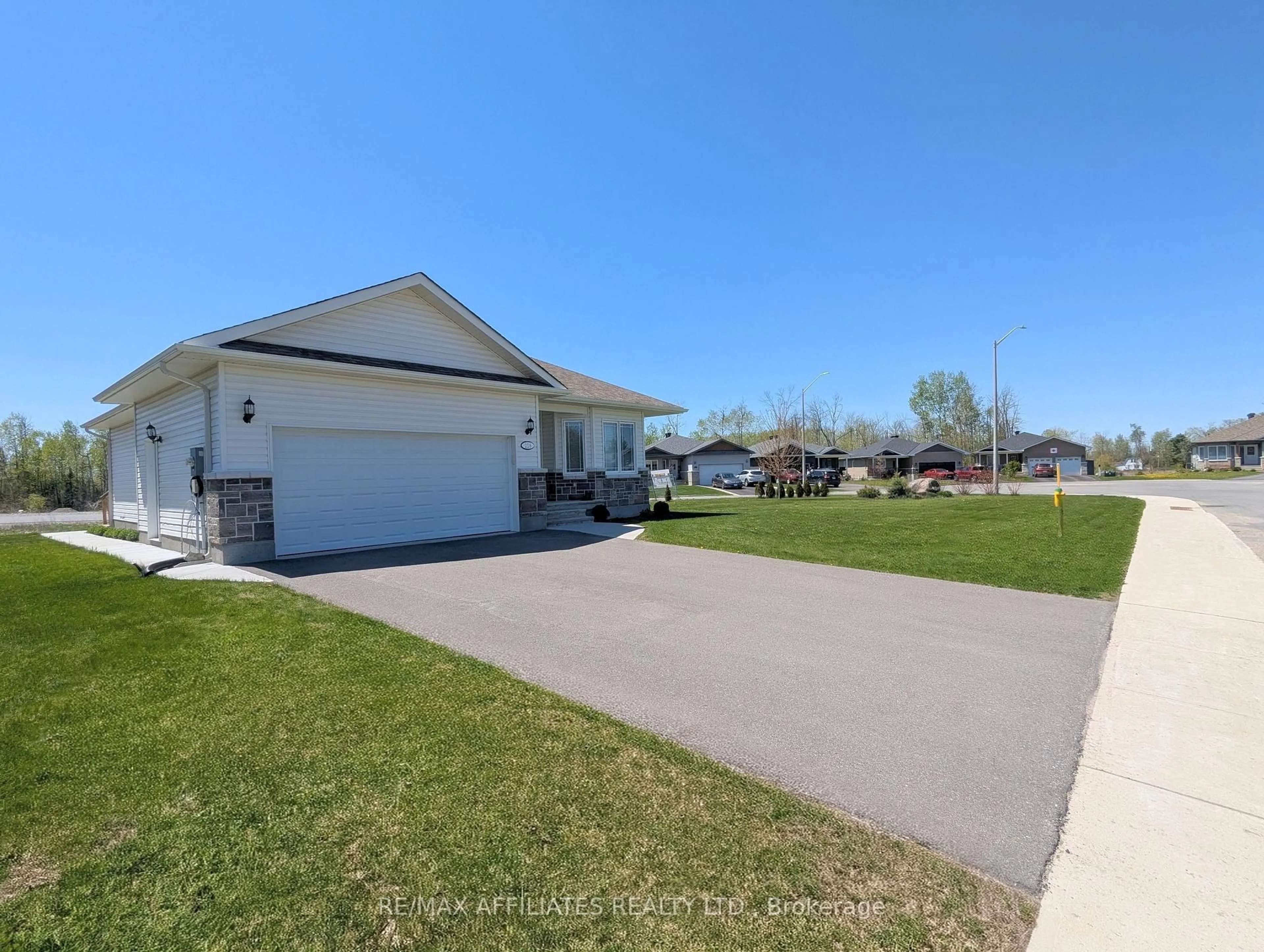 A pic from outside/outdoor area/front of a property/back of a property/a pic from drone, street for 228 Wood Ave, Smith Falls Ontario K7A 5G8
