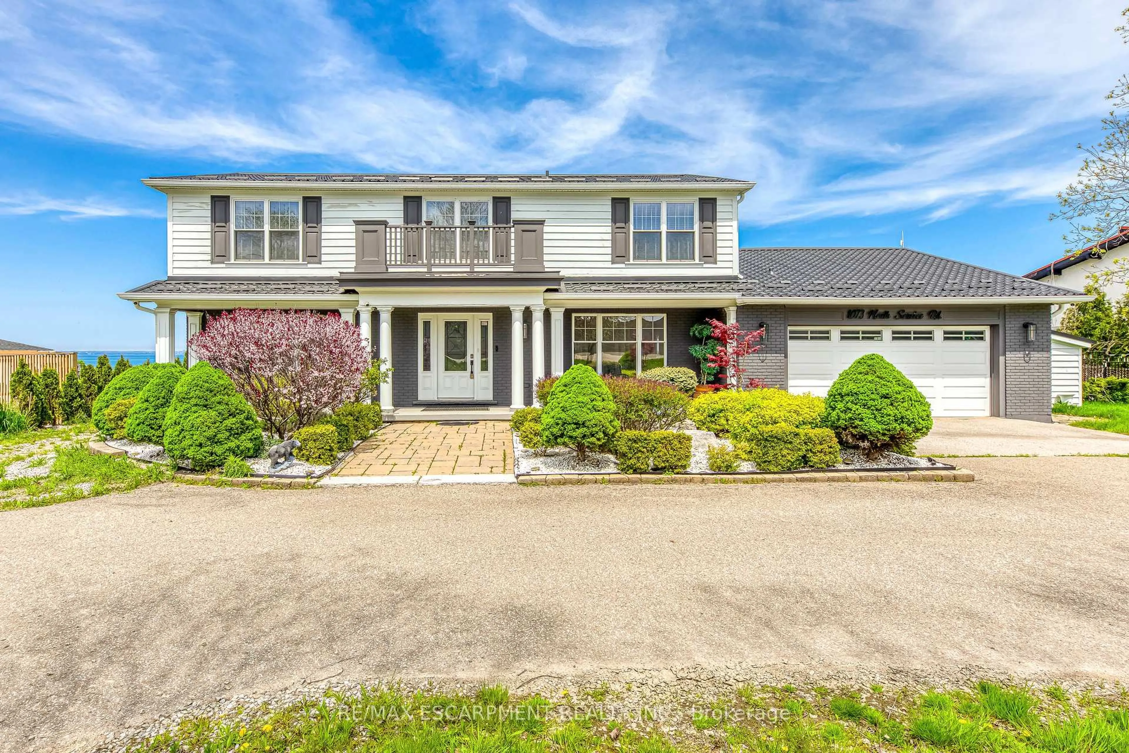 Home with vinyl exterior material, street for 1073 North Service Rd, Hamilton Ontario L8E 5E1