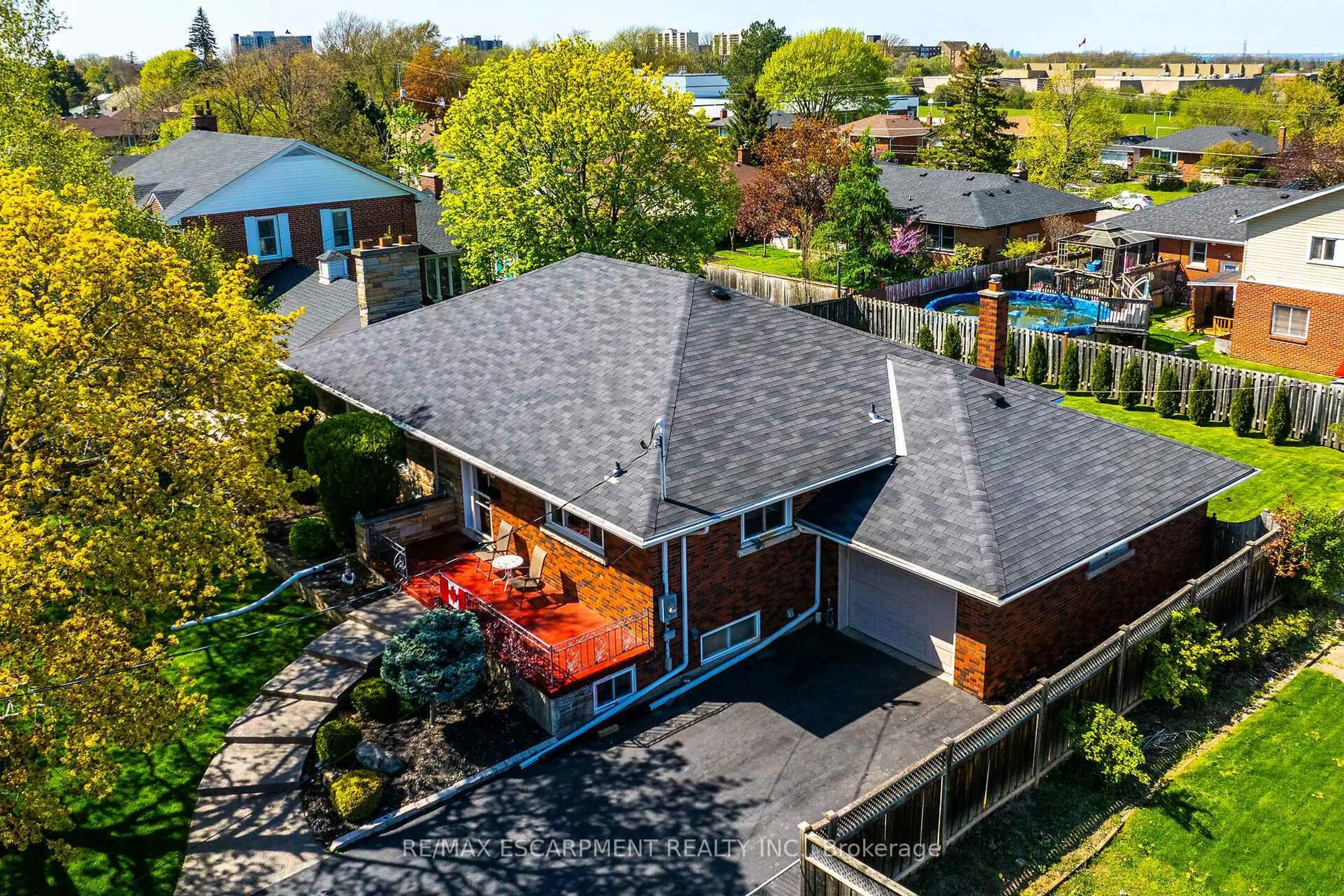 A pic from outside/outdoor area/front of a property/back of a property/a pic from drone, water/lake/river/ocean view for 45 James Ave, Hamilton Ontario L8G 3K5