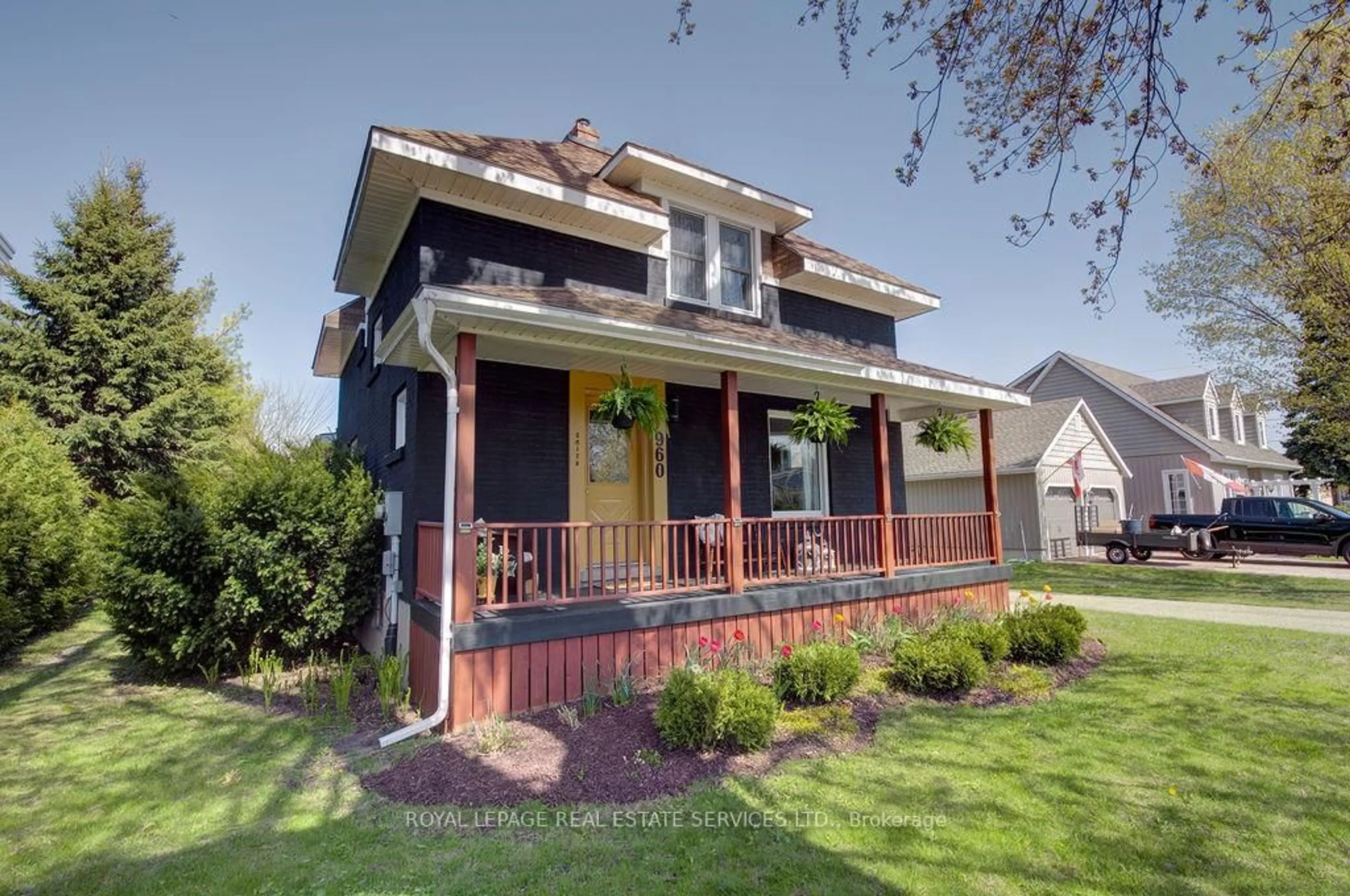Home with vinyl exterior material, street for 960 Huron Terr, Kincardine Ontario N2Z 2Y1