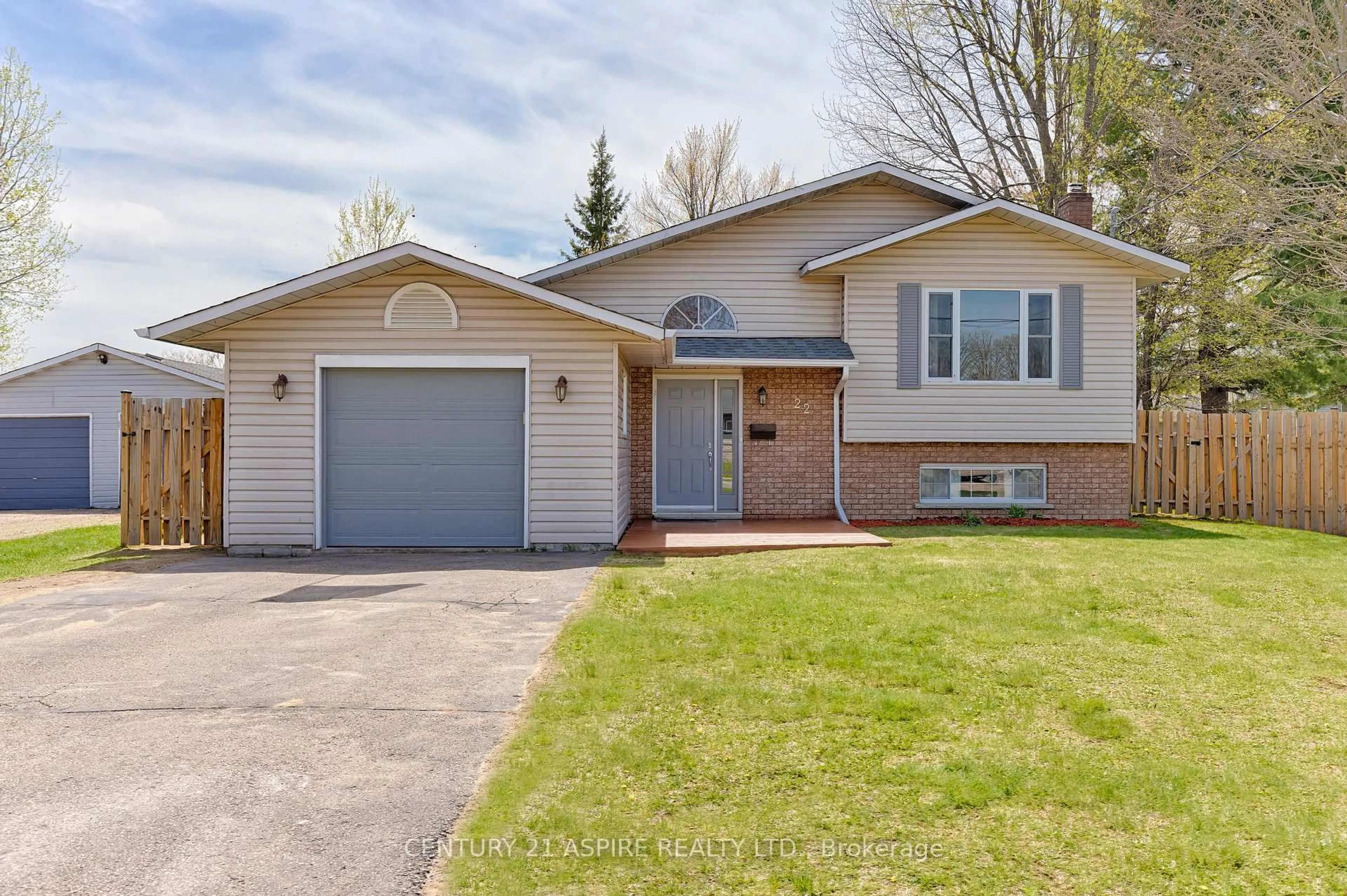 Home with vinyl exterior material, street for 22 Russell St, Petawawa Ontario K8H 1T9