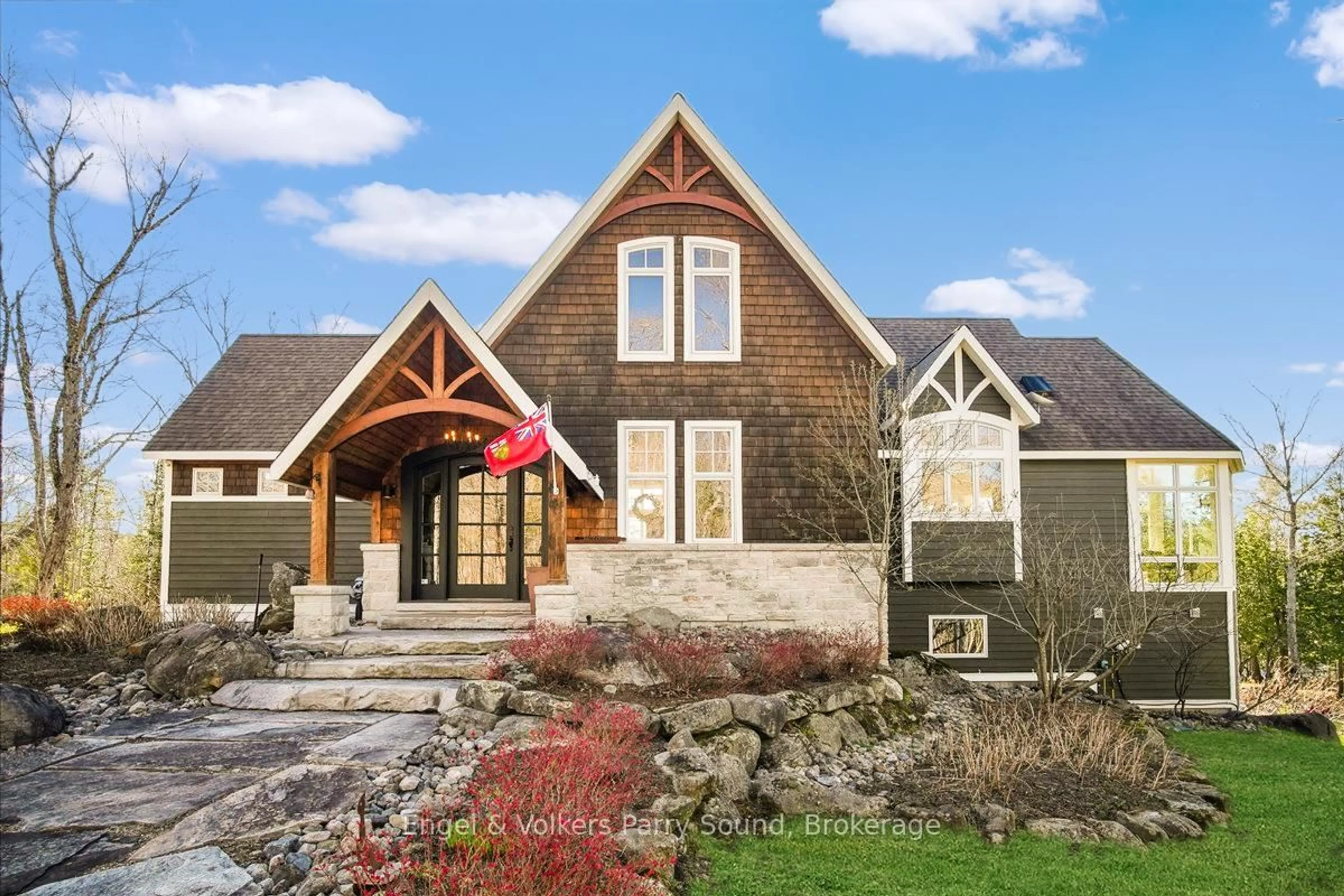 Home with brick exterior material, mountain view for 20 Cardinal Crt, McKellar Ontario P2A 2W7