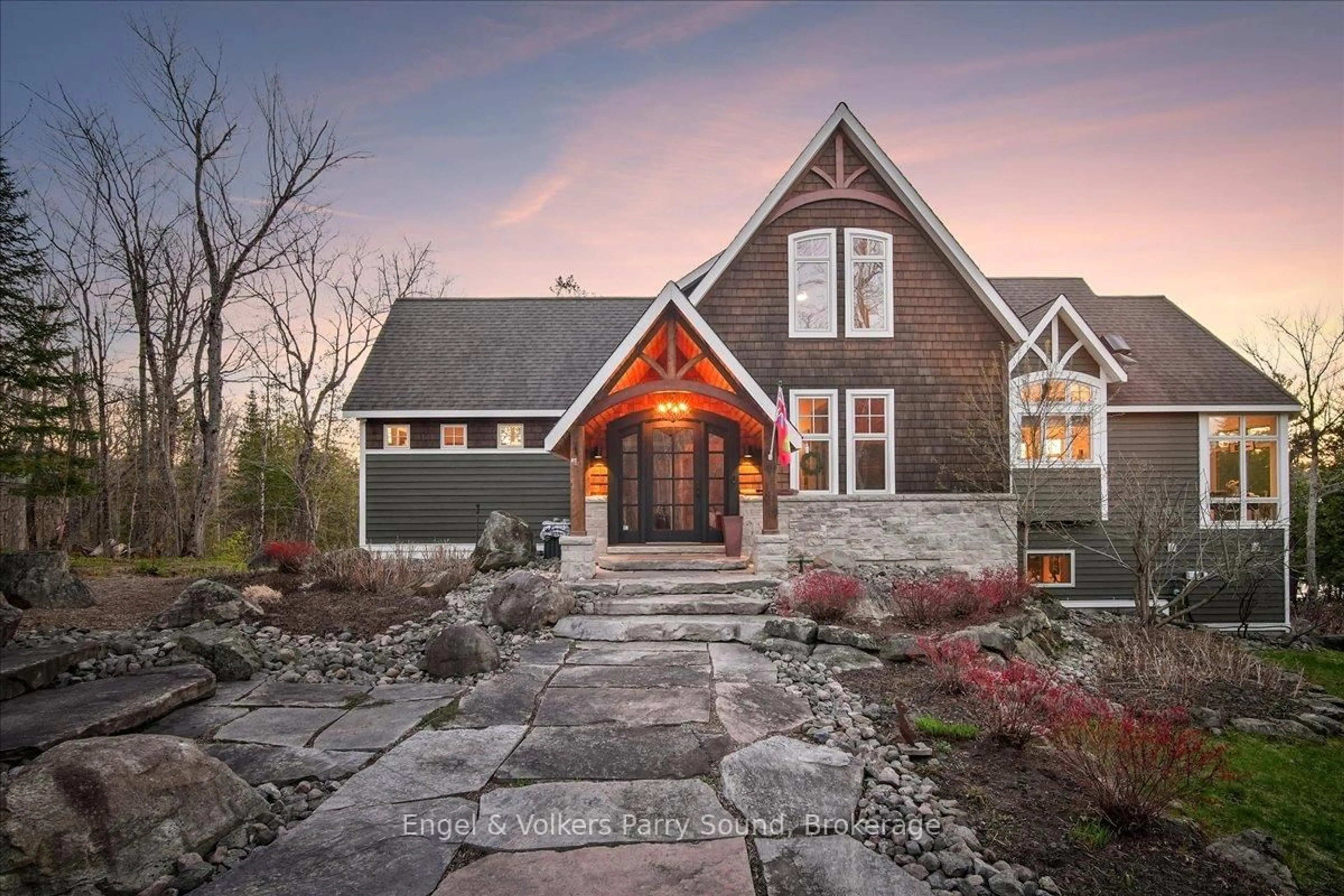 Home with brick exterior material, mountain view for 20 Cardinal Crt, McKellar Ontario P2A 2W7