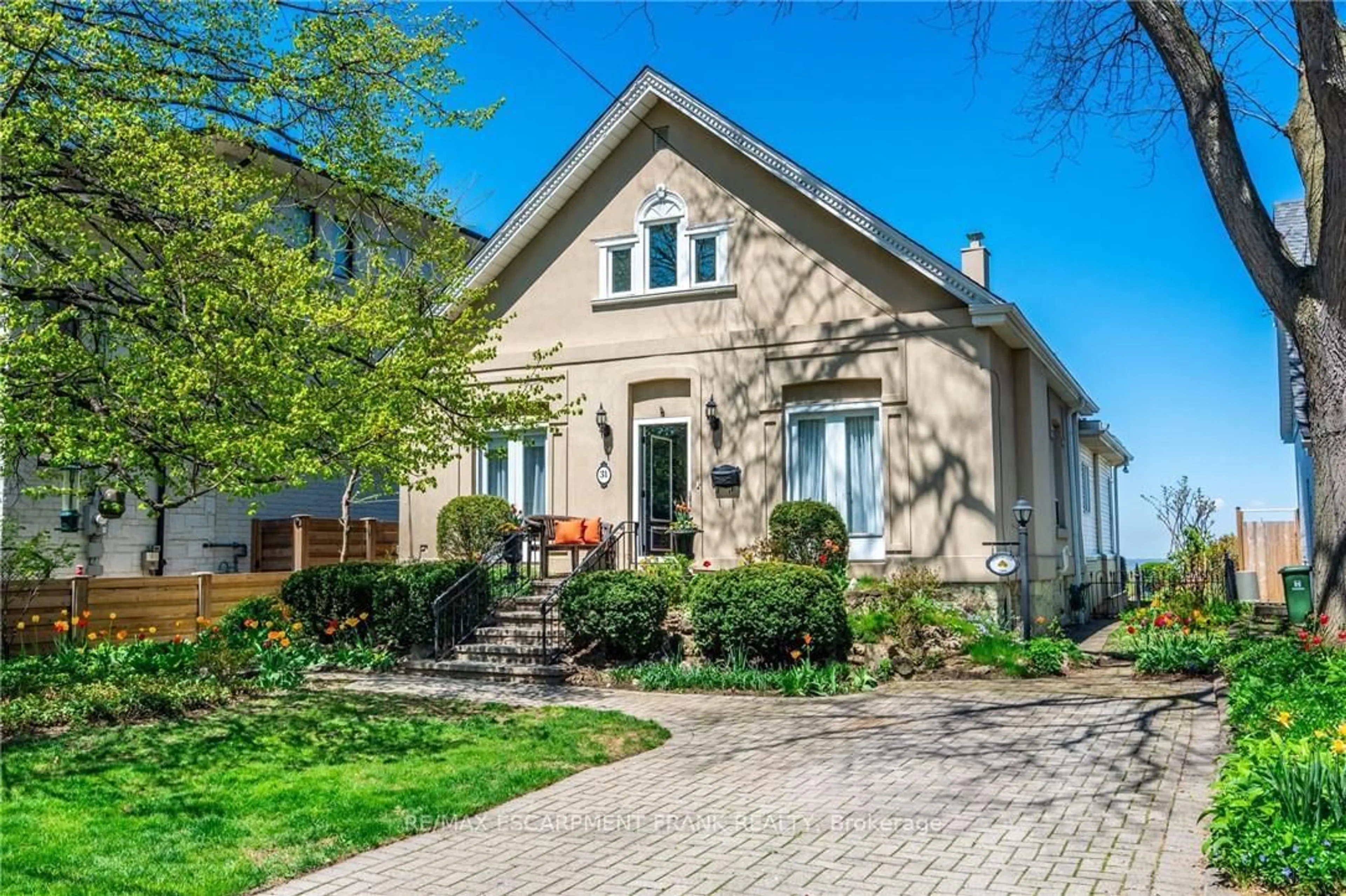 Home with brick exterior material, street for 31 Mountain Park Ave, Hamilton Ontario L9A 1A1