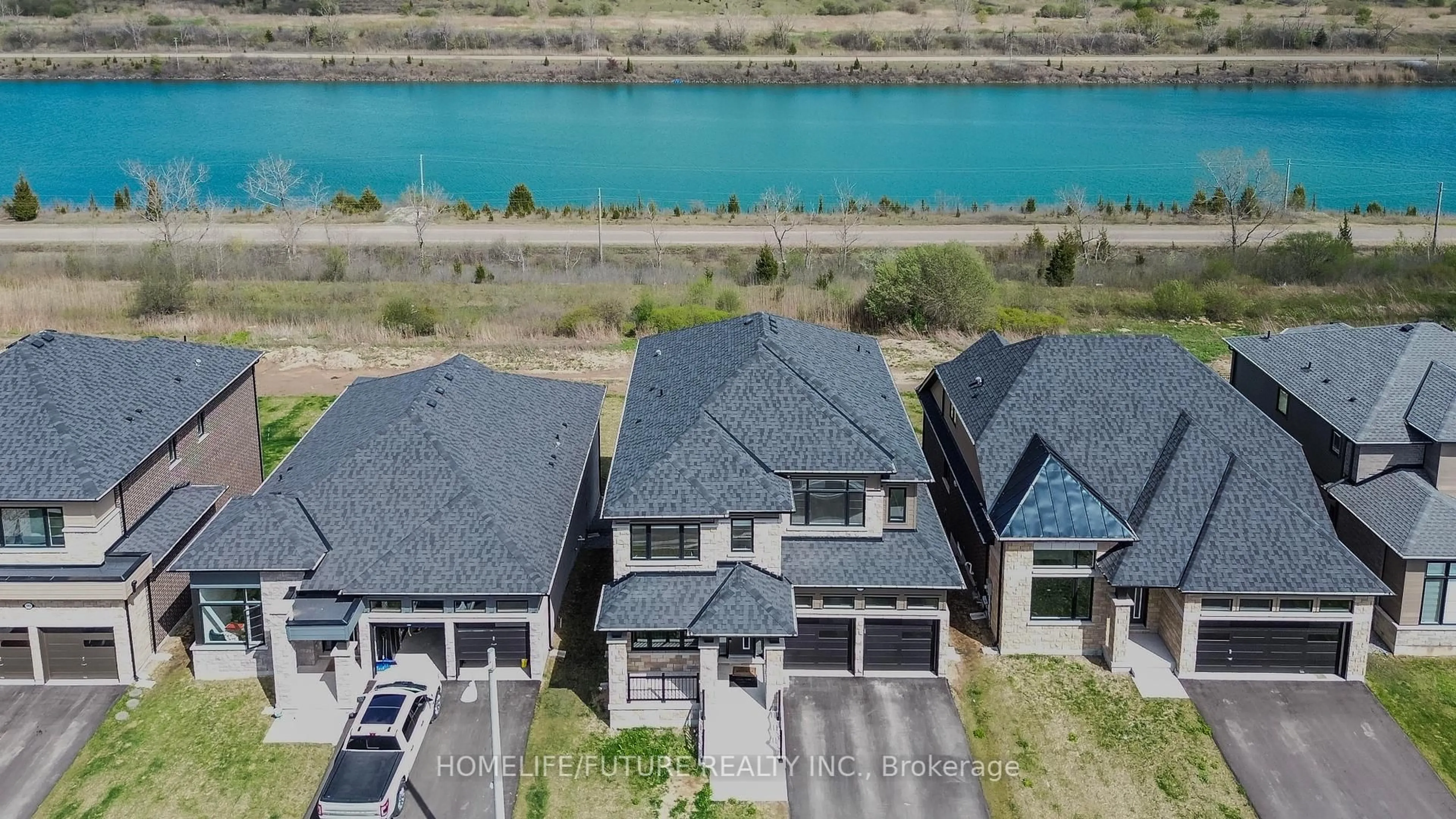 A pic from outside/outdoor area/front of a property/back of a property/a pic from drone, water/lake/river/ocean view for 114 Shoreview Dr, Welland Ontario L3B 0H3