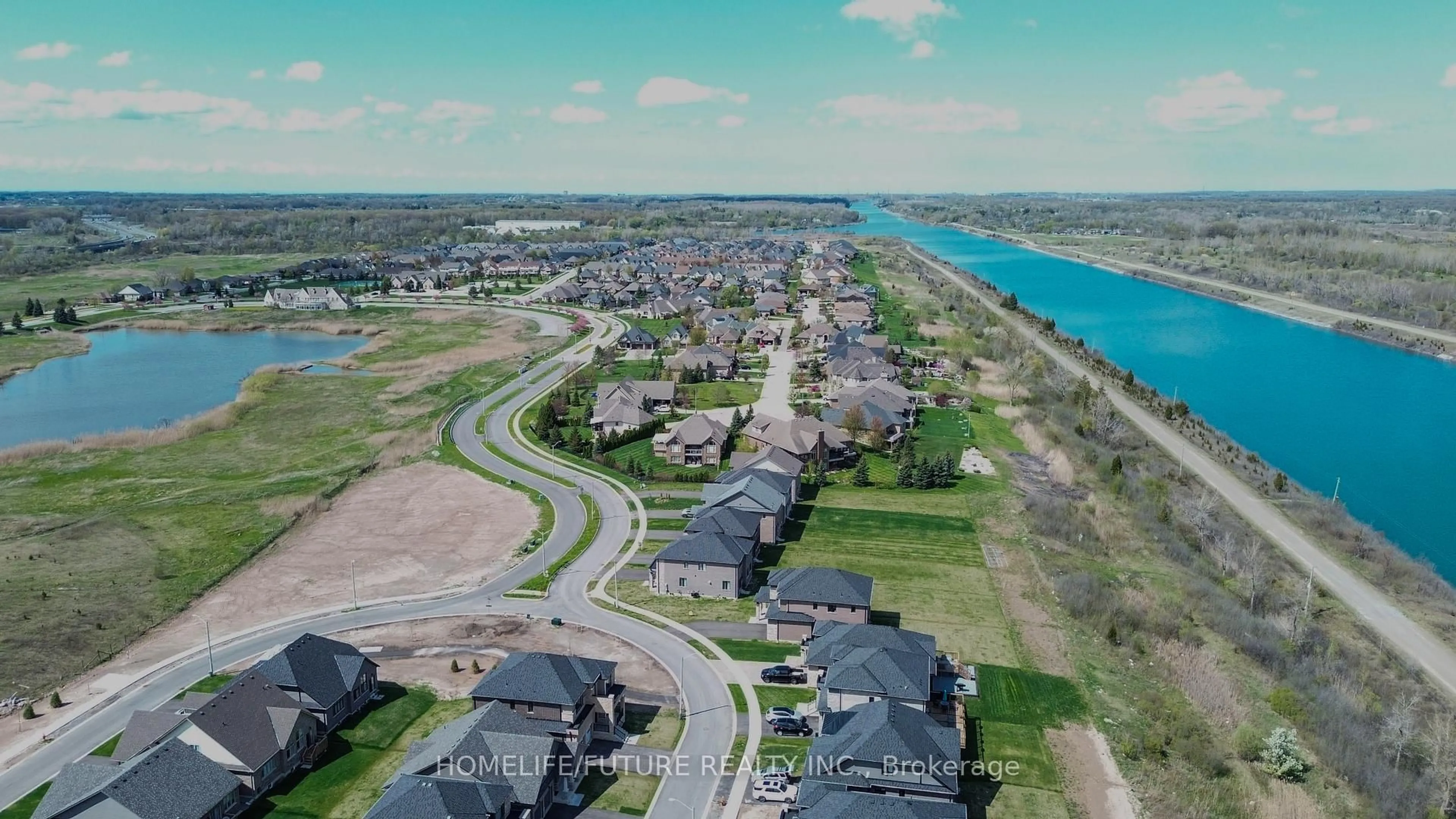 A pic from outside/outdoor area/front of a property/back of a property/a pic from drone, water/lake/river/ocean view for 114 Shoreview Dr, Welland Ontario L3B 0H3