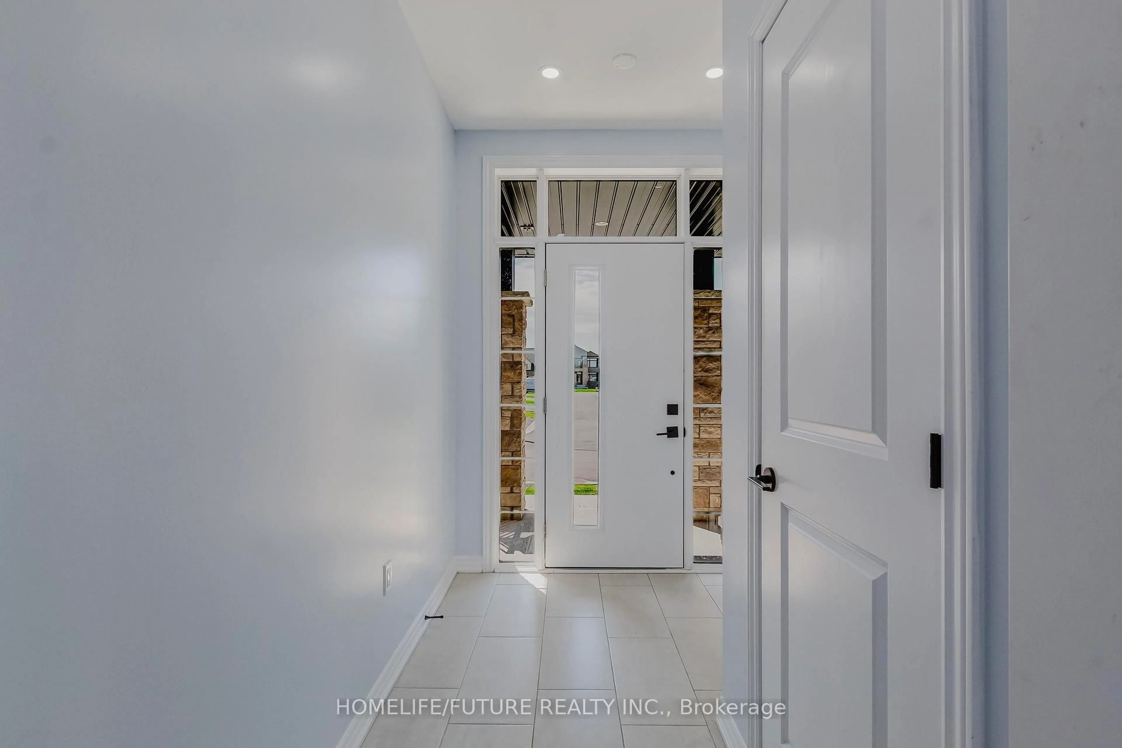 Indoor entryway for 114 Shoreview Dr, Welland Ontario L3B 0H3