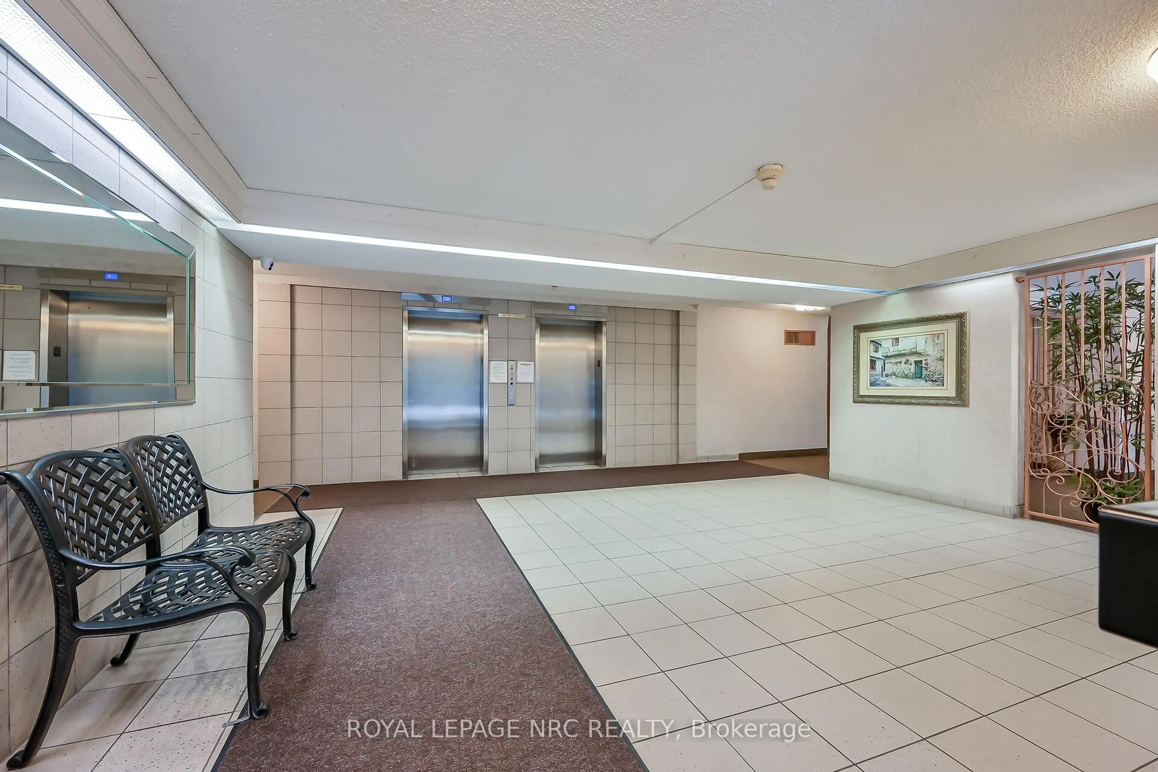 Indoor foyer for 1968 Main St #303, Hamilton Ontario L8S 1J7