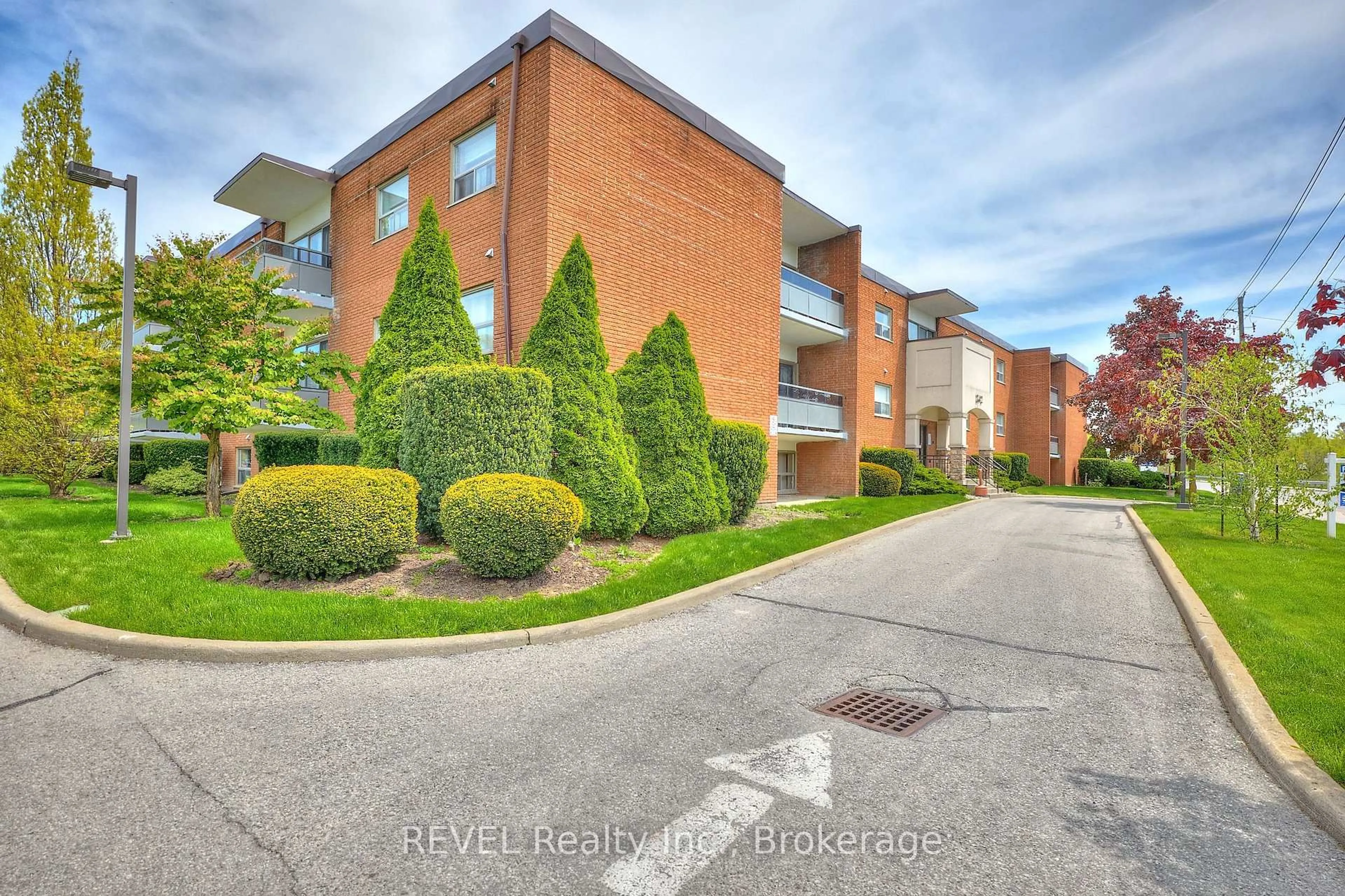 Unknown for 242 Oakdale Ave #102, St. Catharines Ontario L2P 3K5