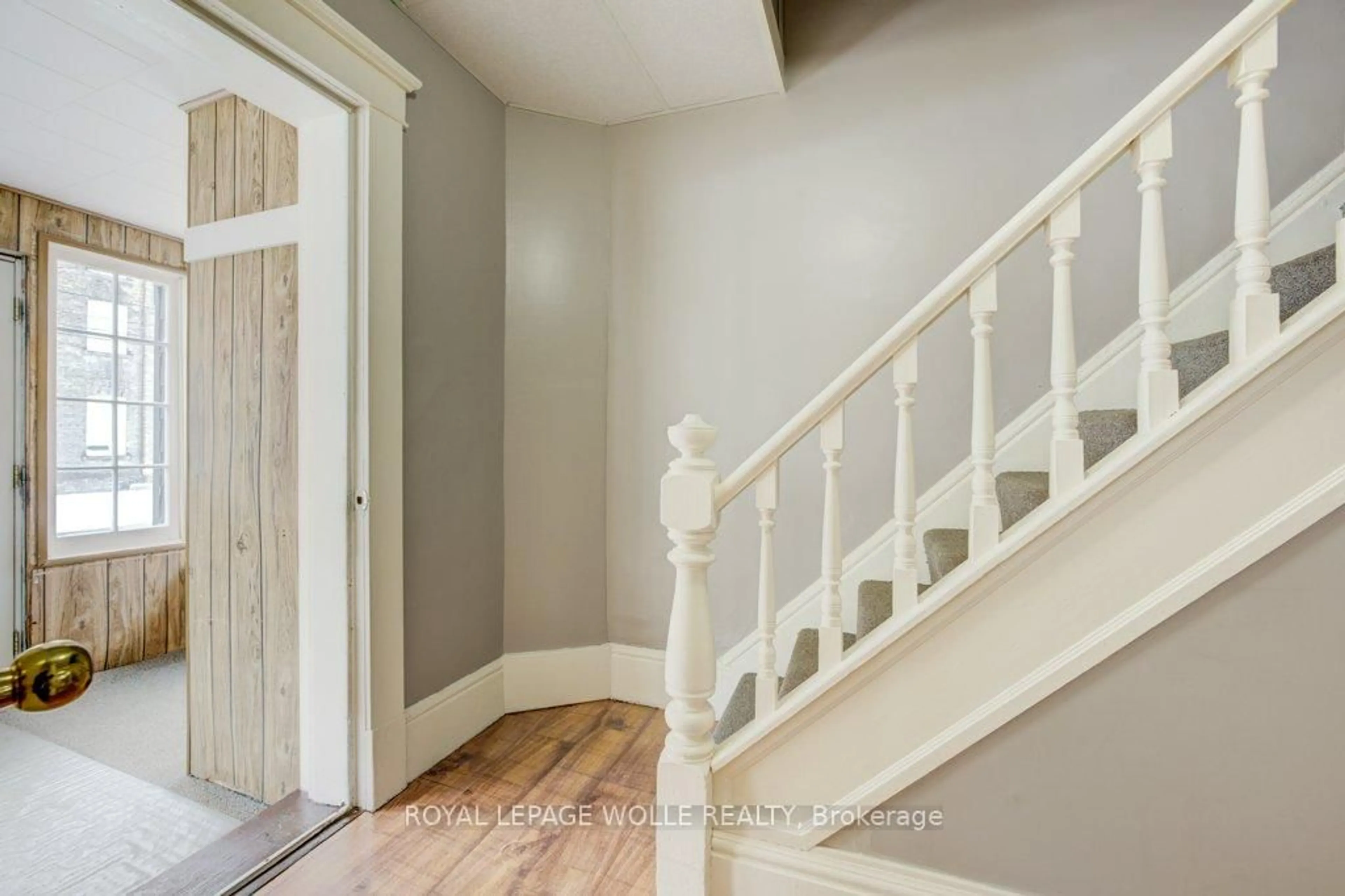 Indoor entryway for 282 Douro St, Stratford Ontario N5A 3S5