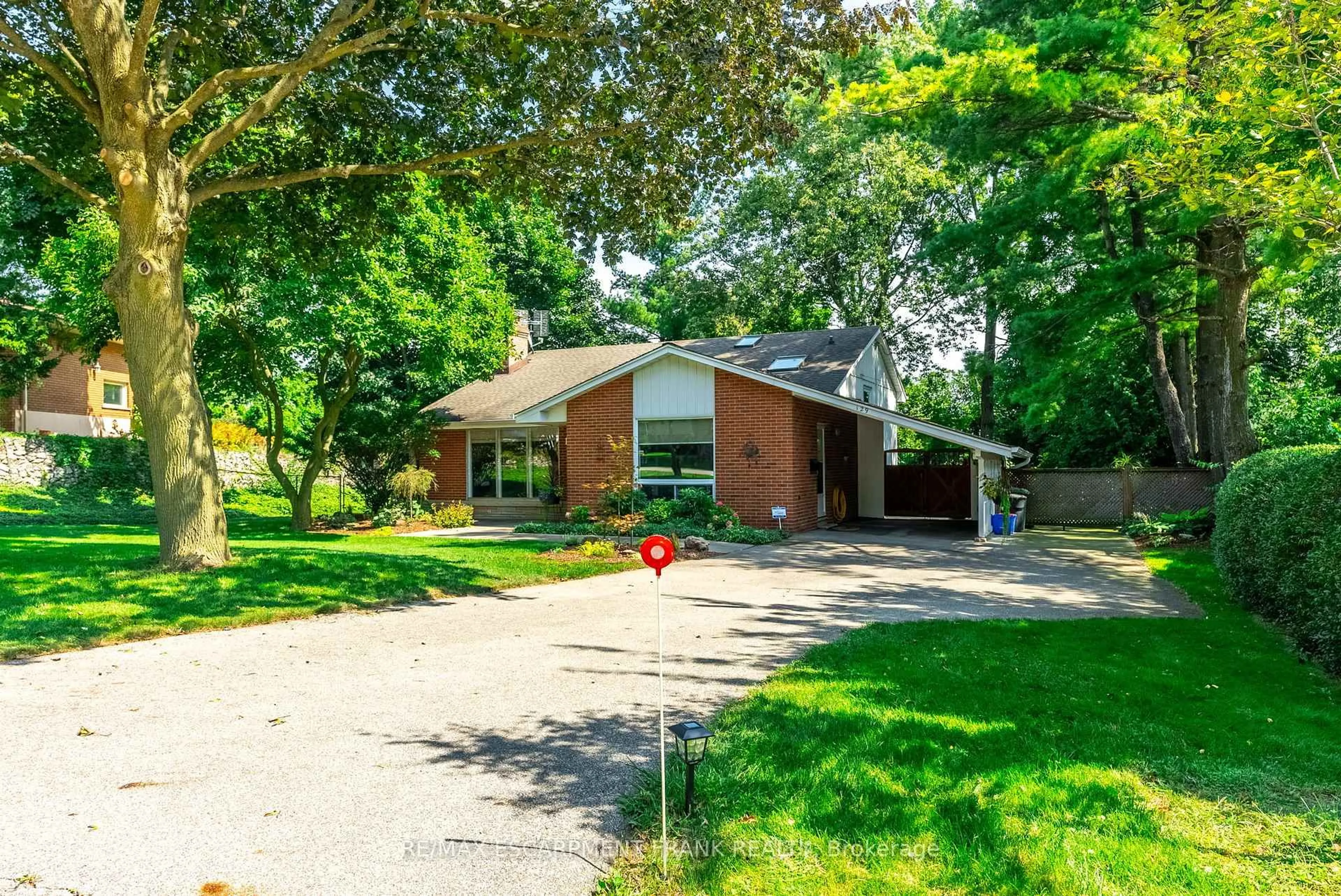 Home with brick exterior material, street for 129 ONEIDA Blvd, Hamilton Ontario L9G 3C7