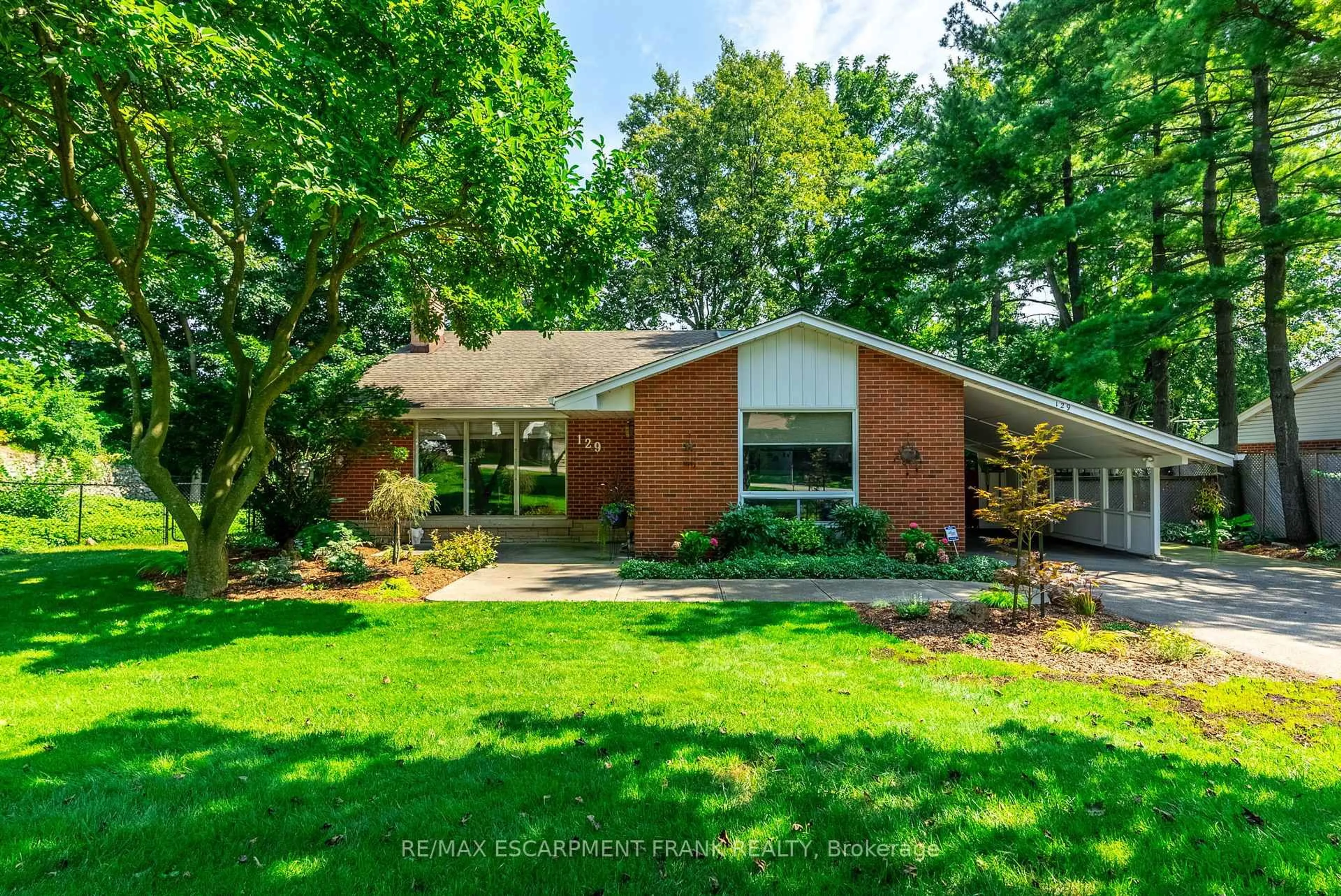 Home with brick exterior material, street for 129 ONEIDA Blvd, Hamilton Ontario L9G 3C7