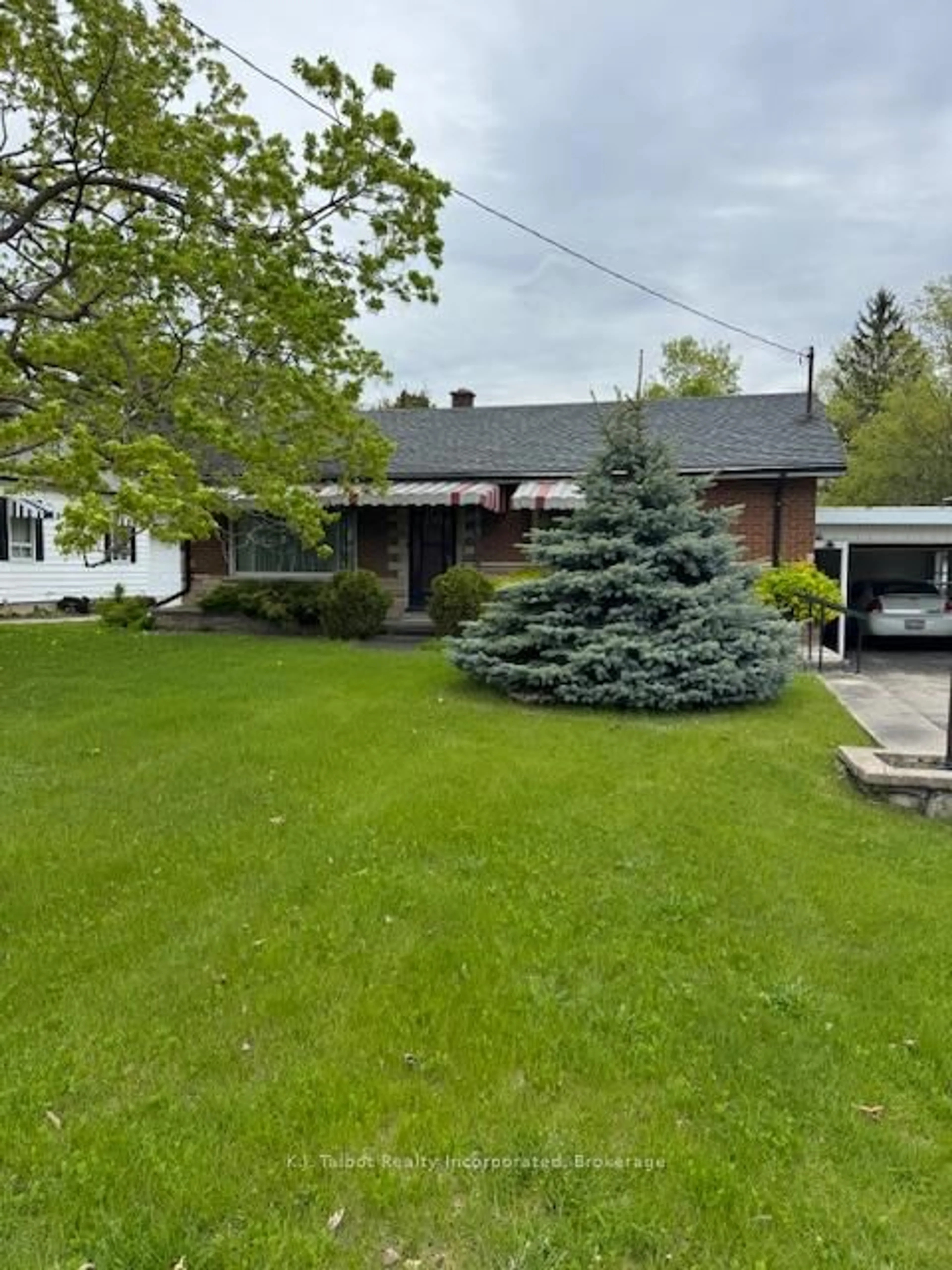 A pic from outside/outdoor area/front of a property/back of a property/a pic from drone, street for 24 Main St. S. St, Bluewater Ontario N0M 1G0