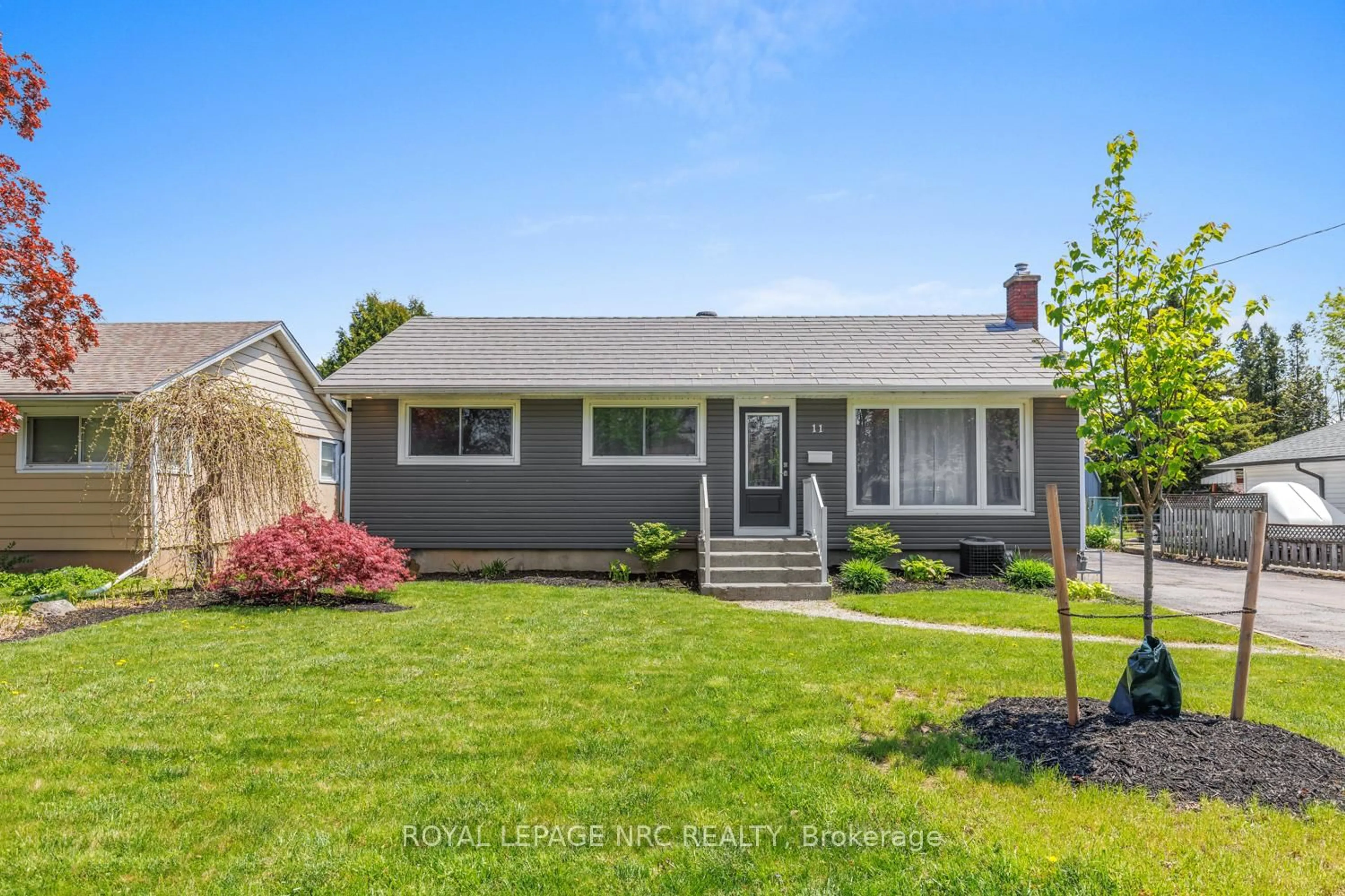 Home with vinyl exterior material, street for 11 Albany Dr, St. Catharines Ontario L2N 3T4