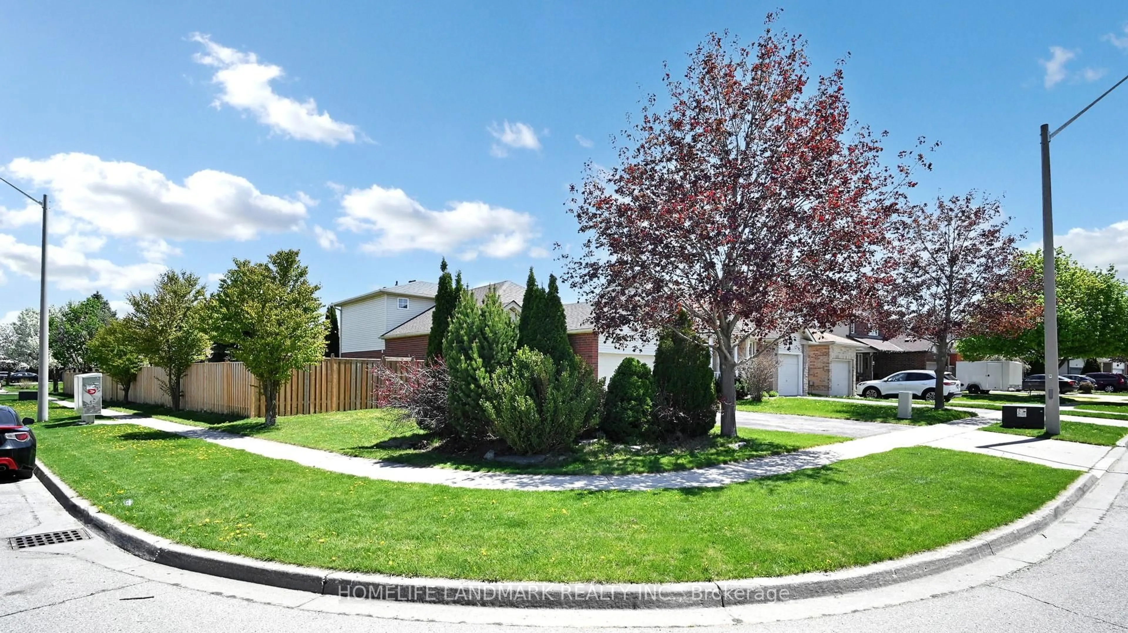 A pic from outside/outdoor area/front of a property/back of a property/a pic from drone, street for 84 Hawkins Dr, Cambridge Ontario N1T 2A3