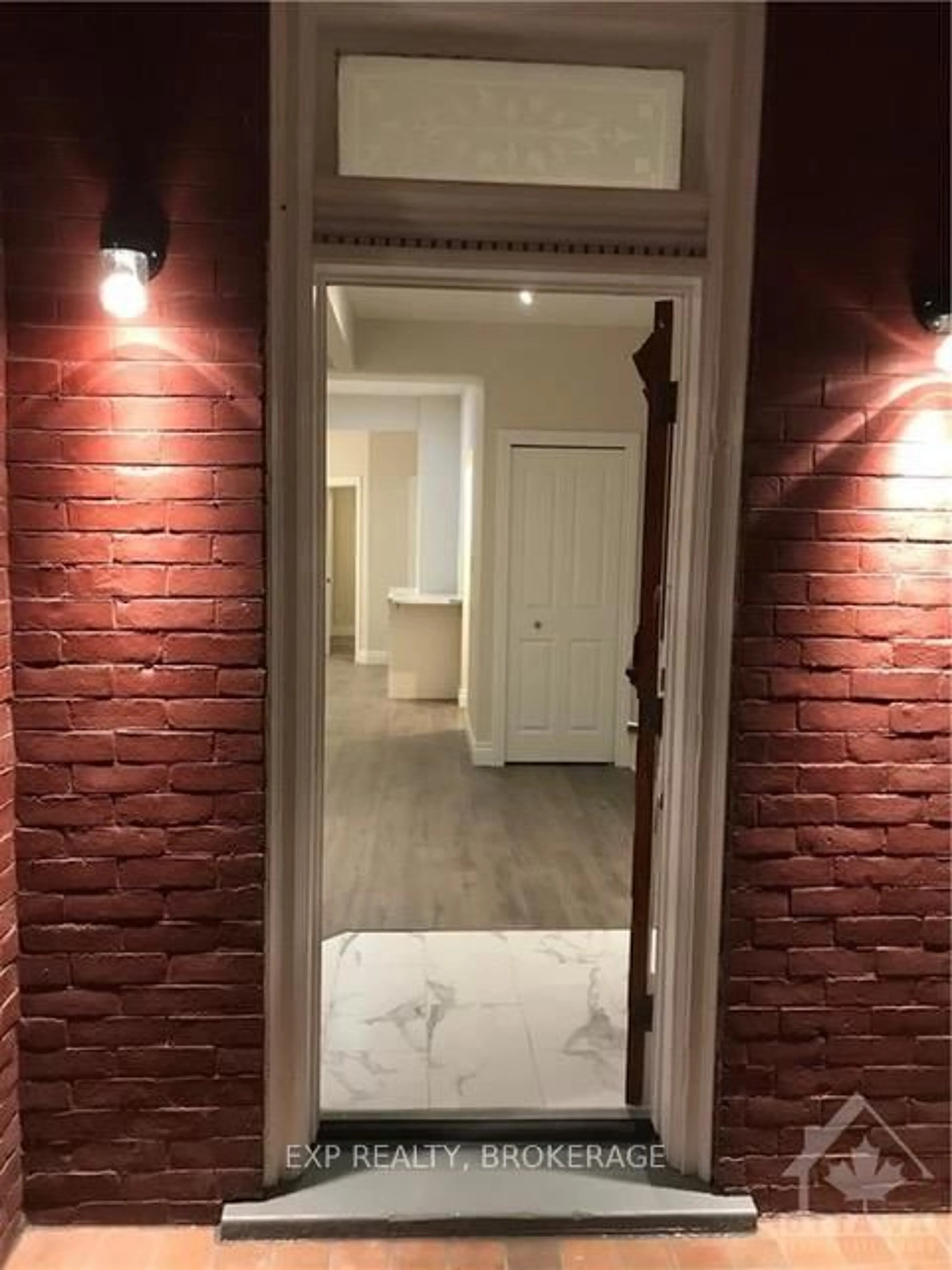 Indoor entryway for 14 William St, Smiths Falls Ontario K7A 1M9