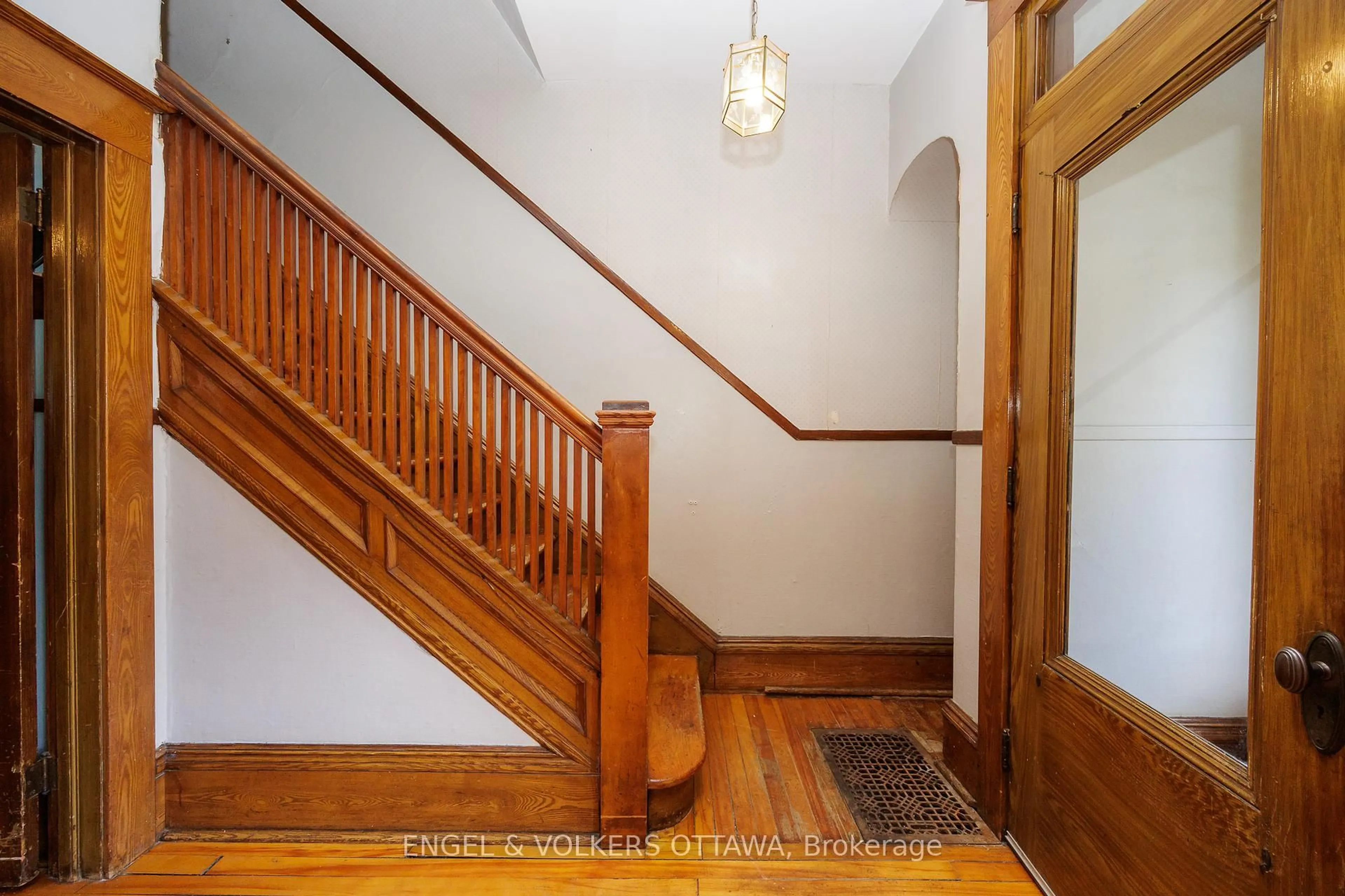 Stairs for 11 Regent St, Ottawa Ontario K1S 2R4