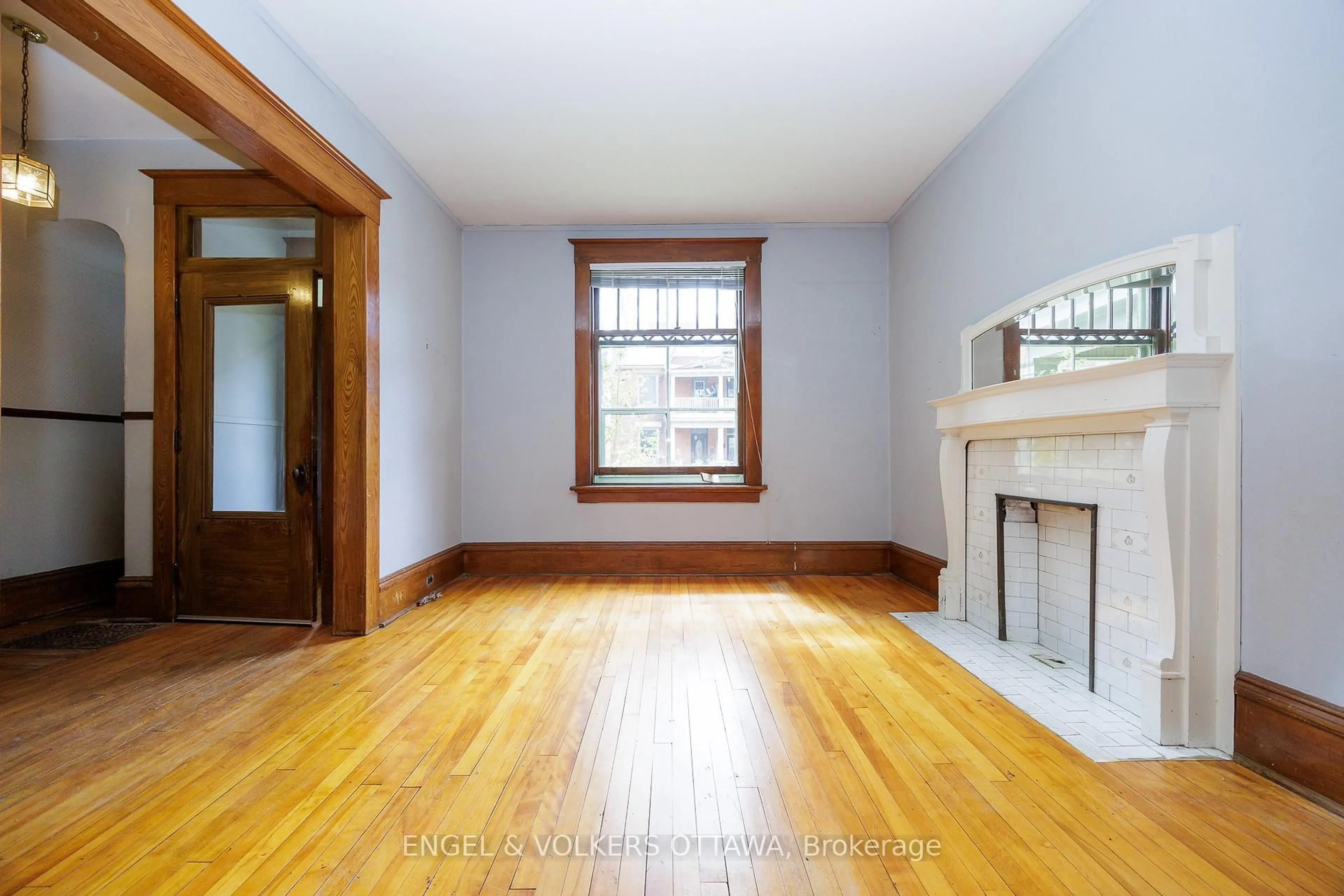 A pic of a room for 11 Regent St, Ottawa Ontario K1S 2R4
