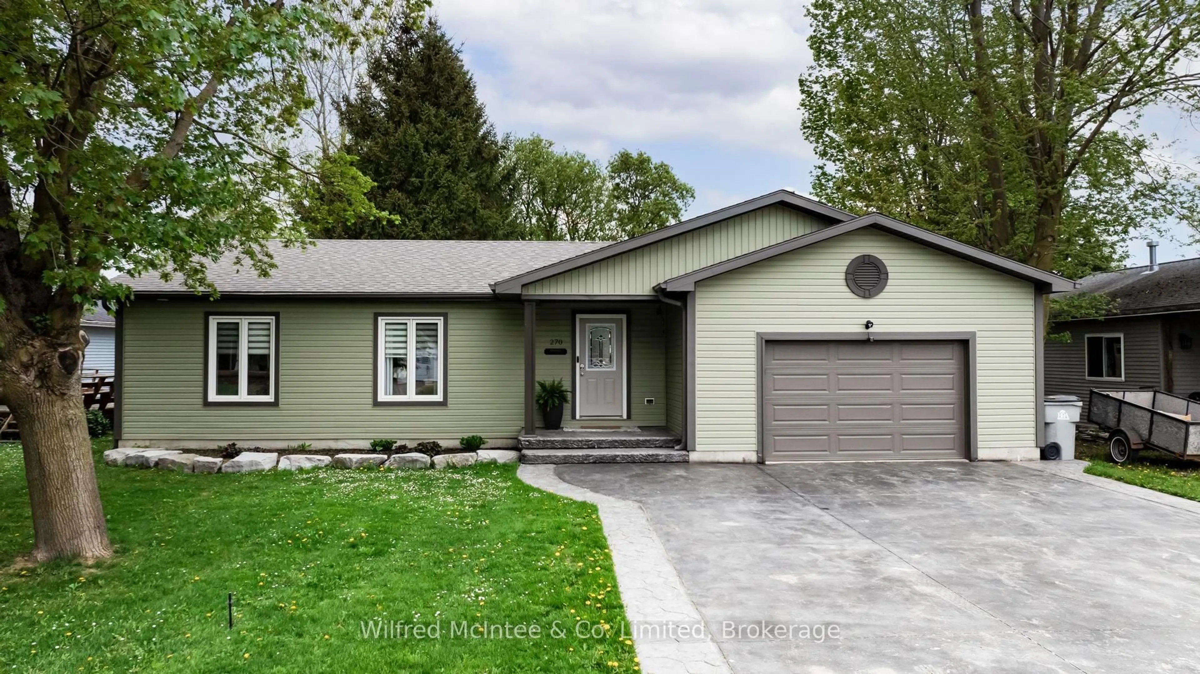 Home with vinyl exterior material, street for 270 Albert St, Huron East Ontario N0G 1H0