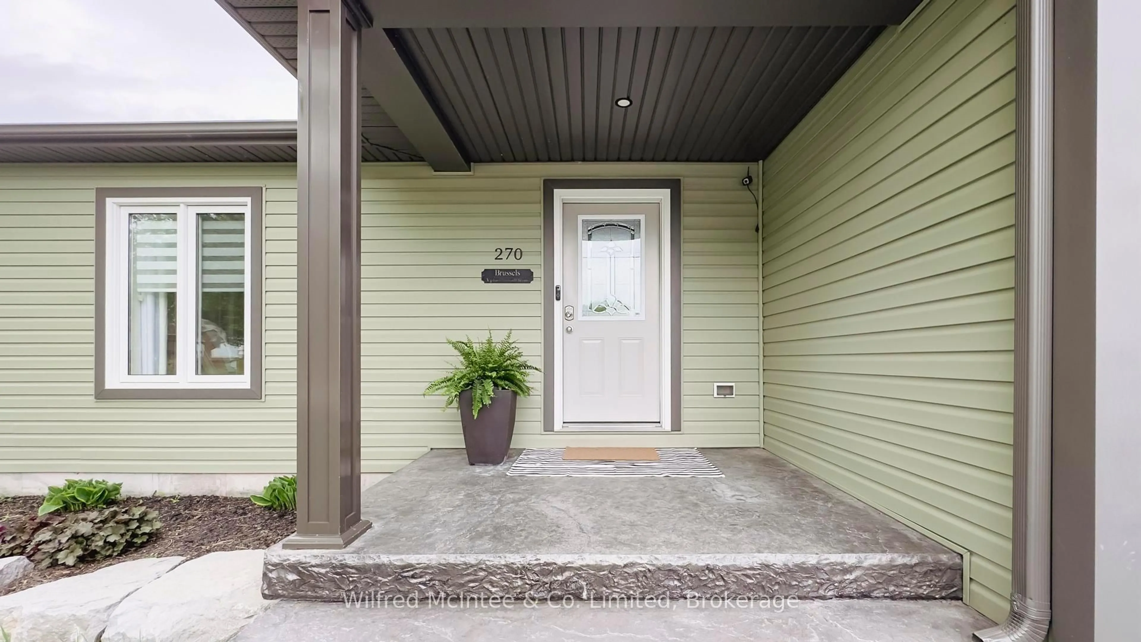 Indoor entryway for 270 Albert St, Huron East Ontario N0G 1H0