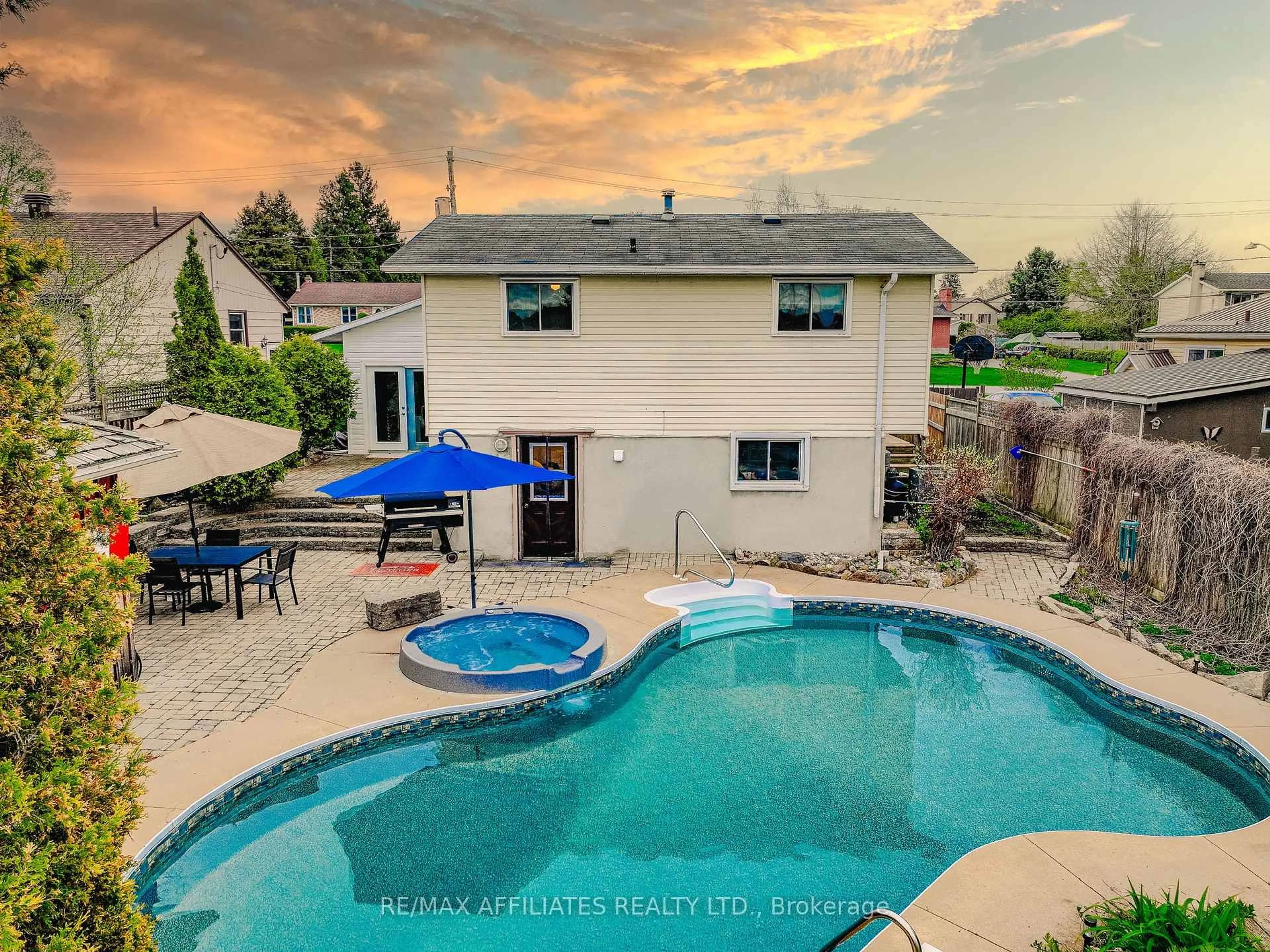 A pic from outside/outdoor area/front of a property/back of a property/a pic from drone, water/lake/river/ocean view for 16 Duke St, Brockville Ontario K6V 3J1