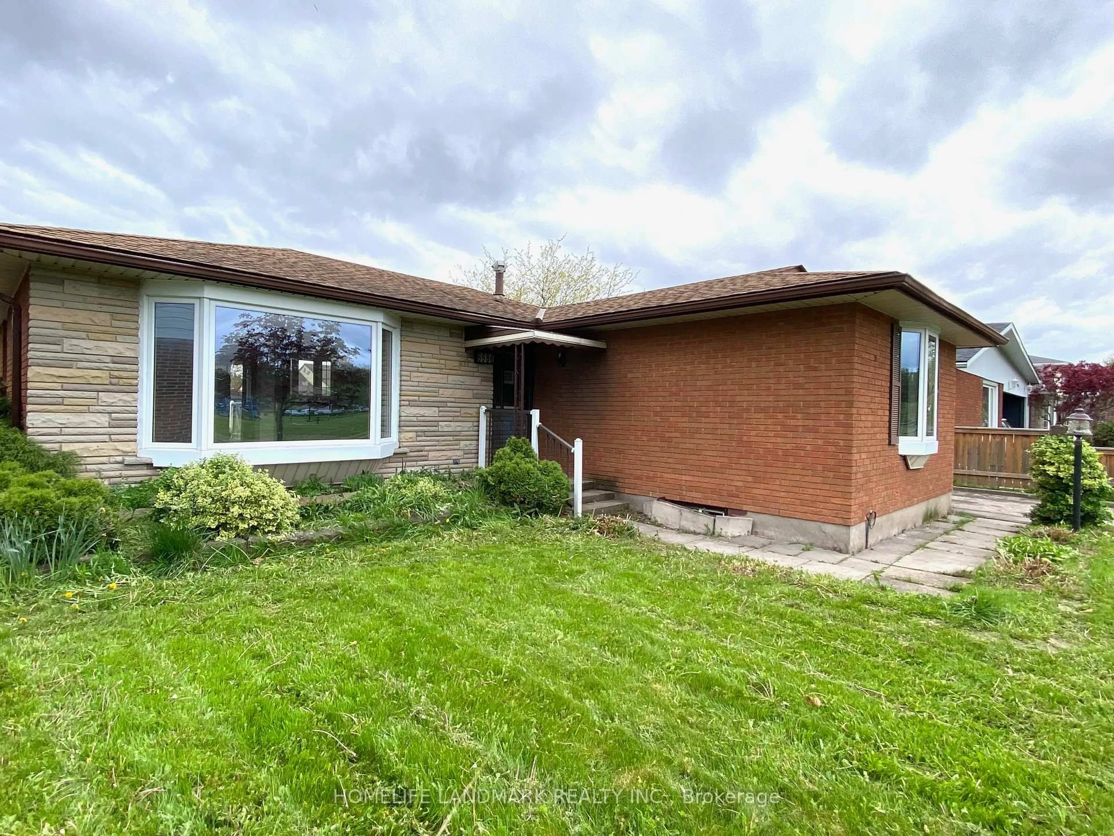 Home with brick exterior material, unknown for 6986 CENTENNIAL St, Niagara Falls Ontario L2G 2Z1
