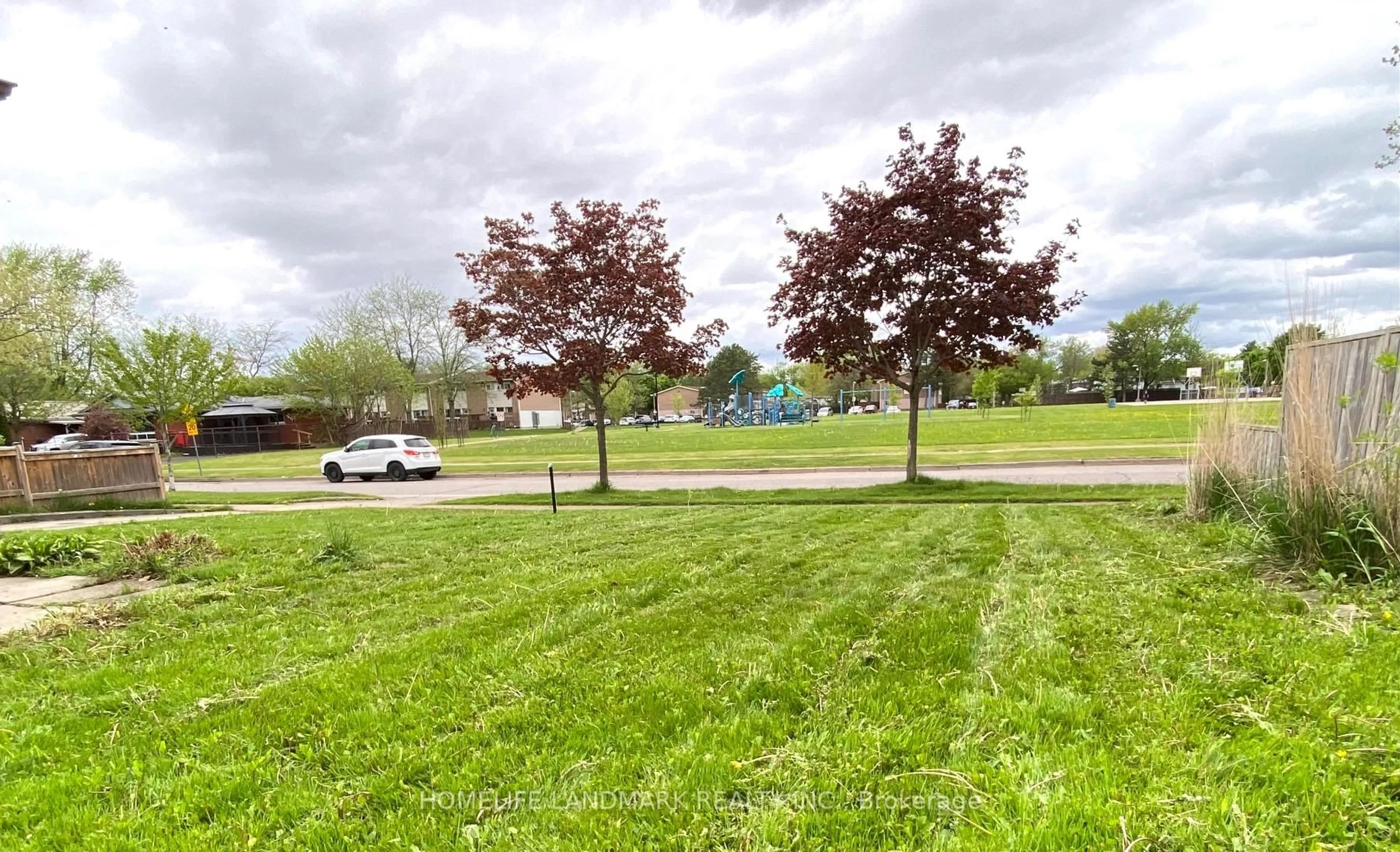 A pic from outside/outdoor area/front of a property/back of a property/a pic from drone, unknown for 6986 CENTENNIAL St, Niagara Falls Ontario L2G 2Z1