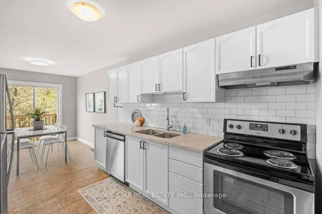 Additional image 30 of 28 Vennio Lane