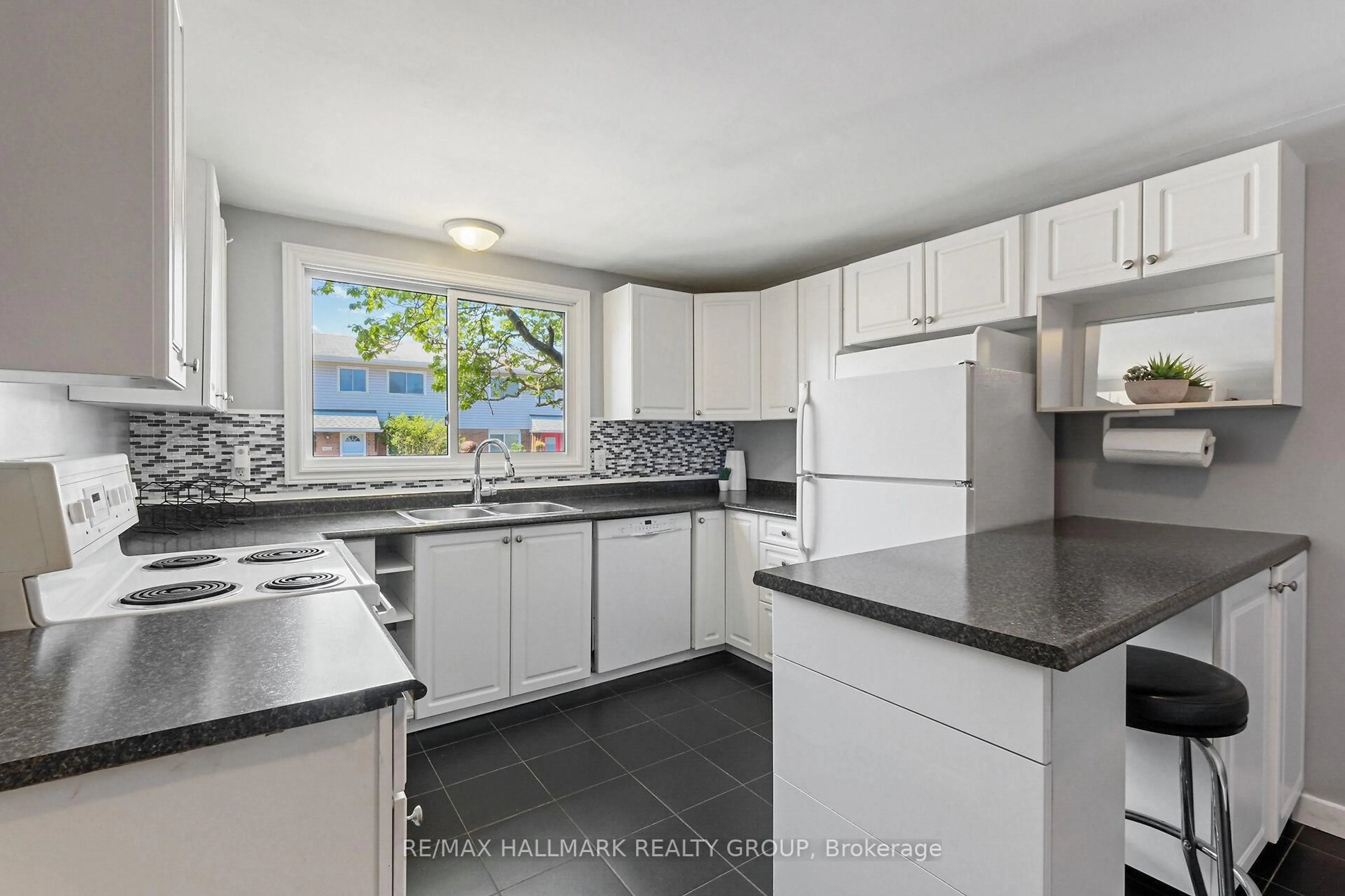 Standard kitchen, ceramic/tile floor for 1468L Heatherington Rd #72, Ottawa Ontario K1V 6S1