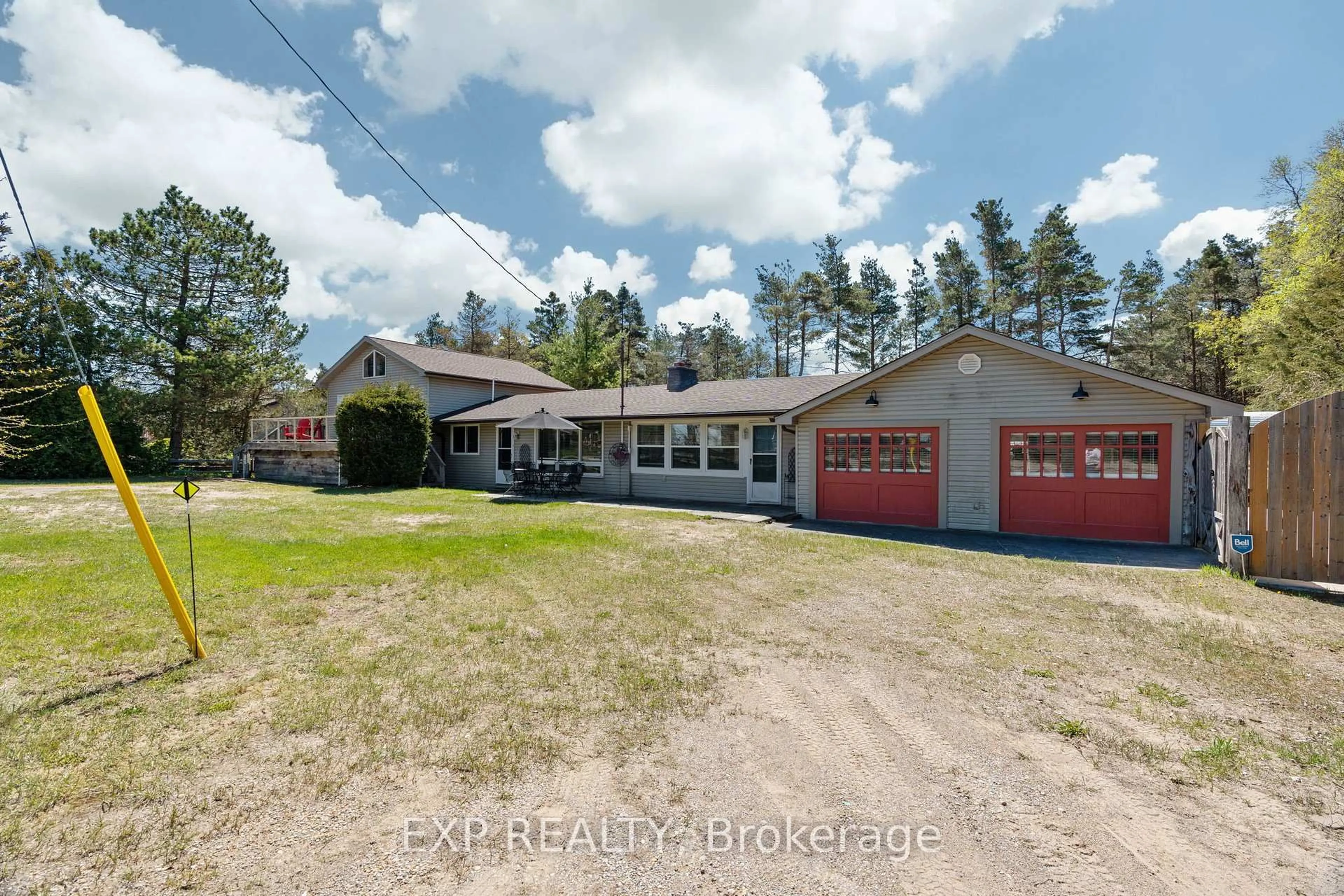 A pic from outside/outdoor area/front of a property/back of a property/a pic from drone, unknown for 7495 Dune Dr, Lambton Shores Ontario N0M 2L0